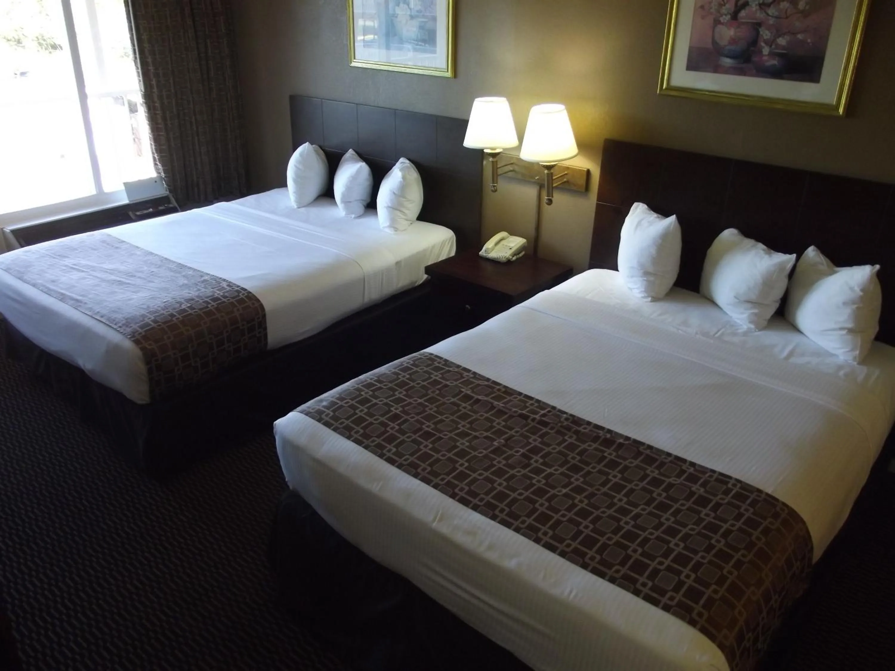 Standard Queen Room with Two Queen Beds in Ambassadors Inn & Suites
