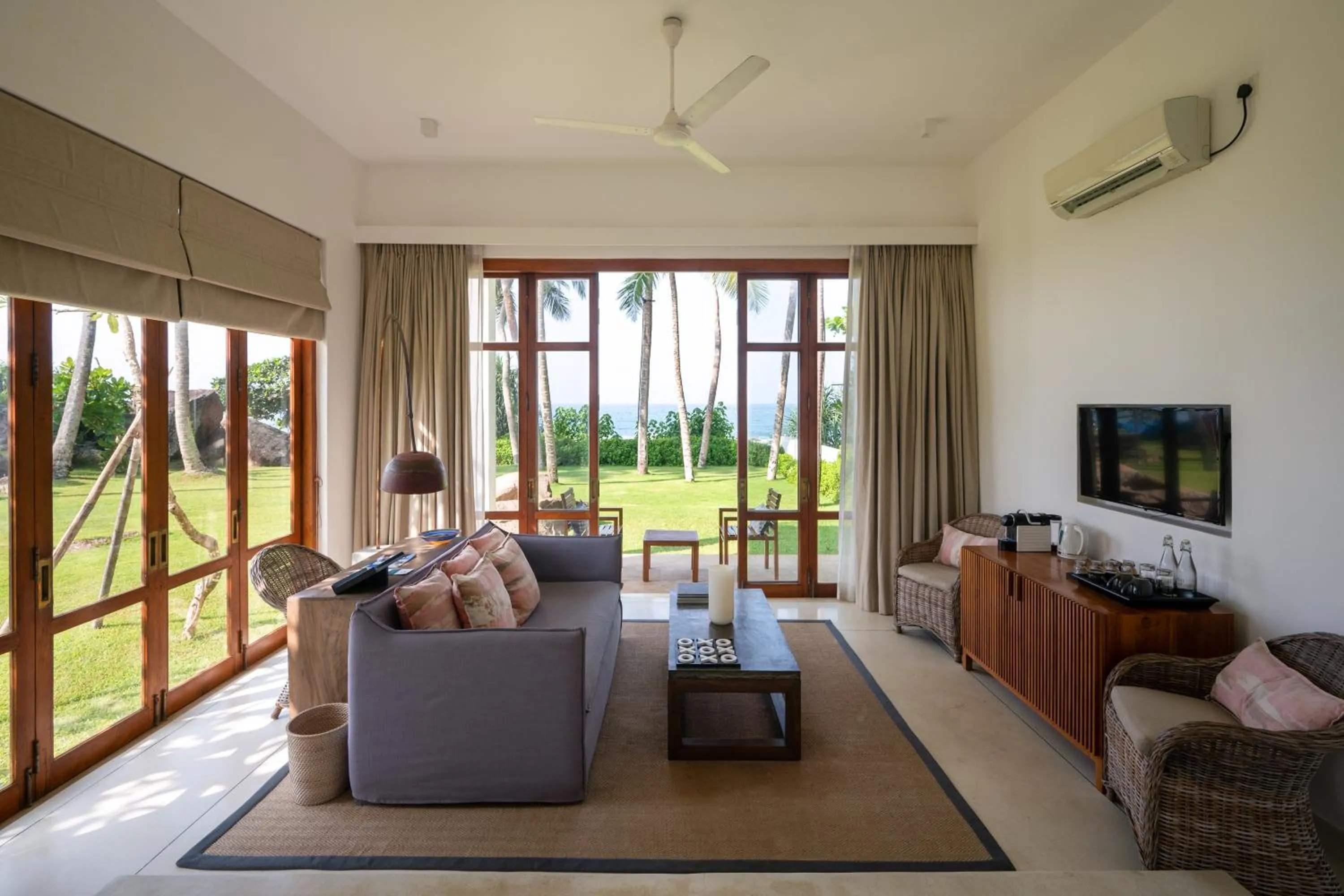 Deluxe Suite with Sea View in Kumu Beach