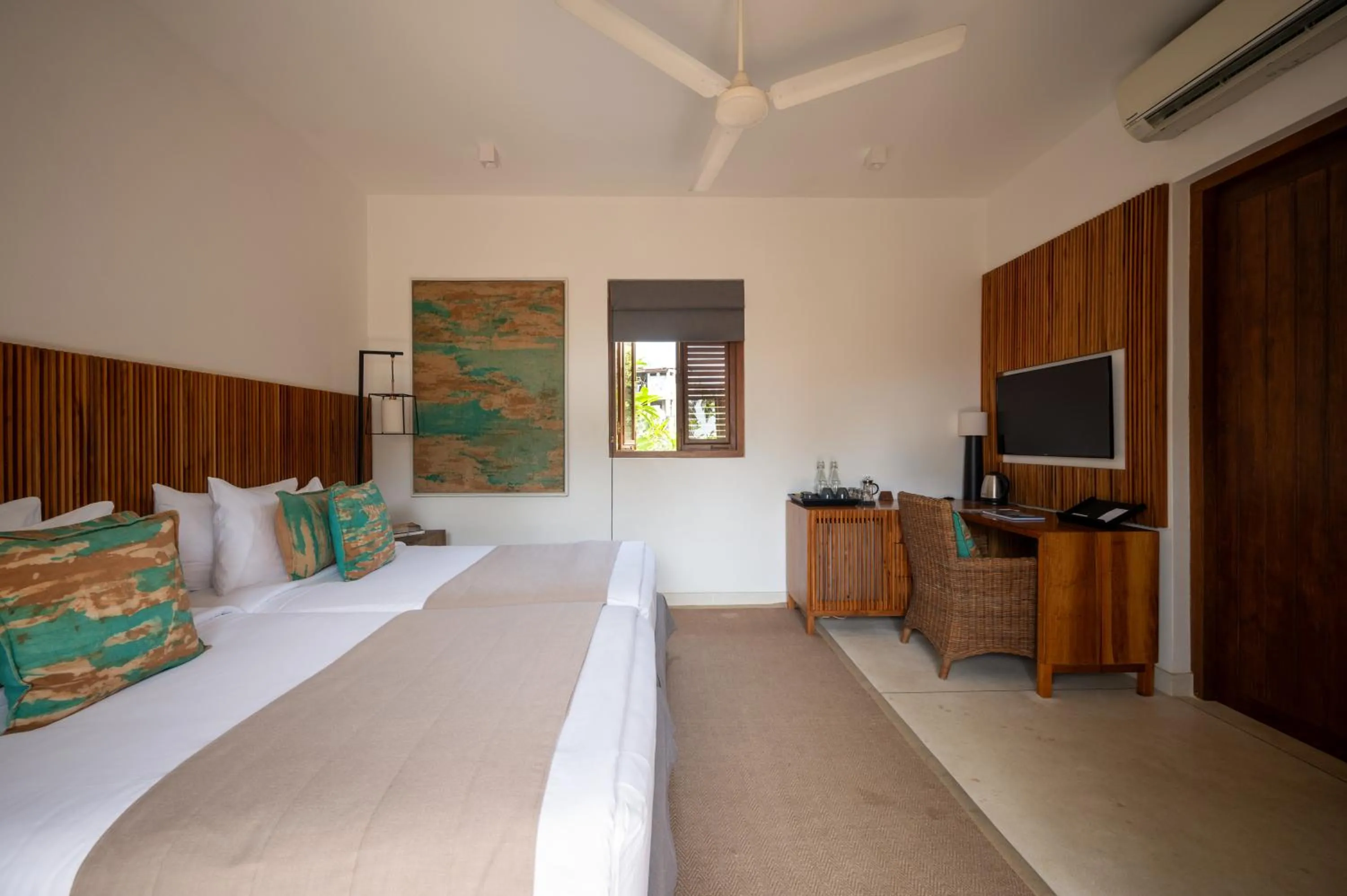 Deluxe Twin Room in Kumu Beach