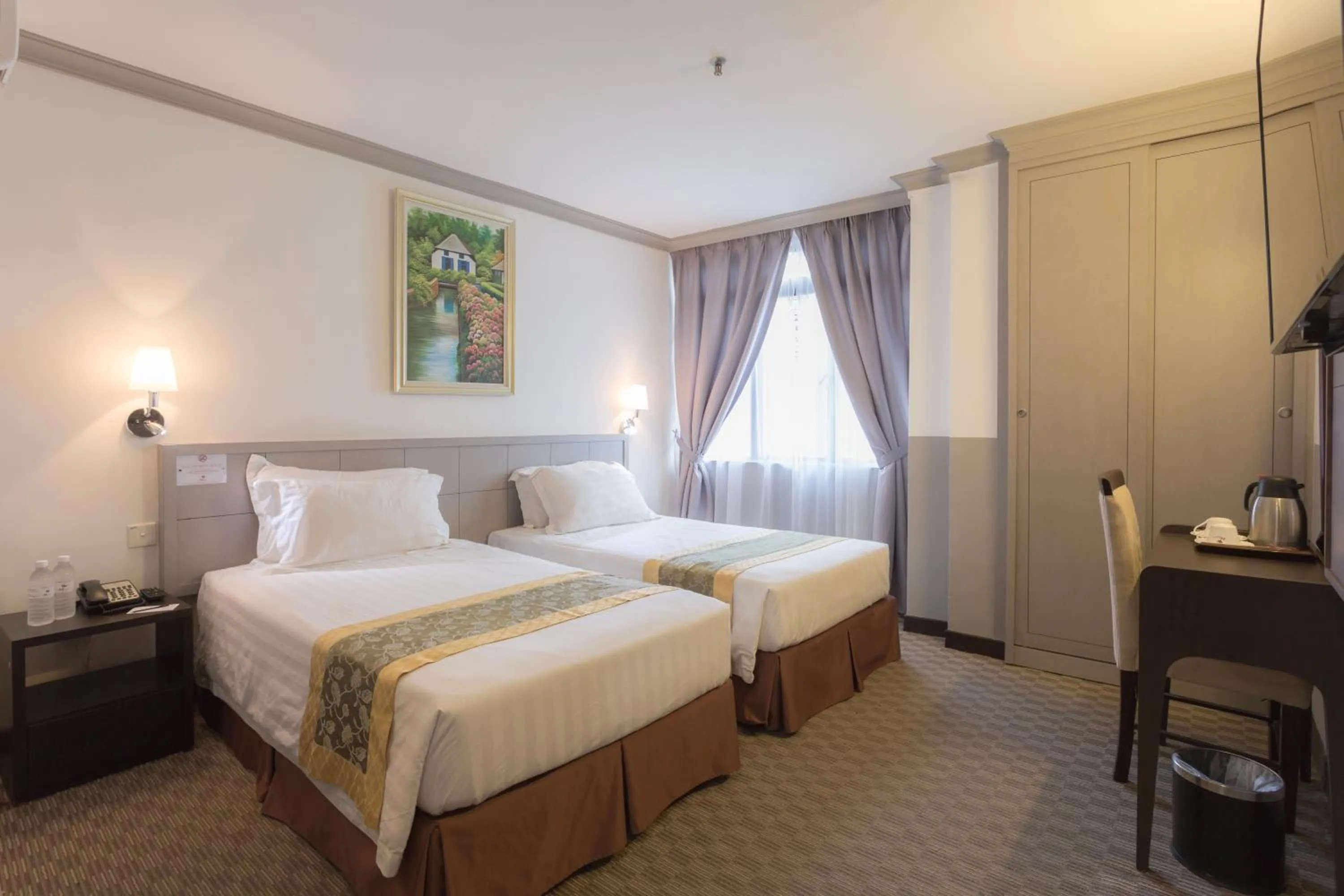 Deluxe Twin Room in Hallmark Leisure Hotel