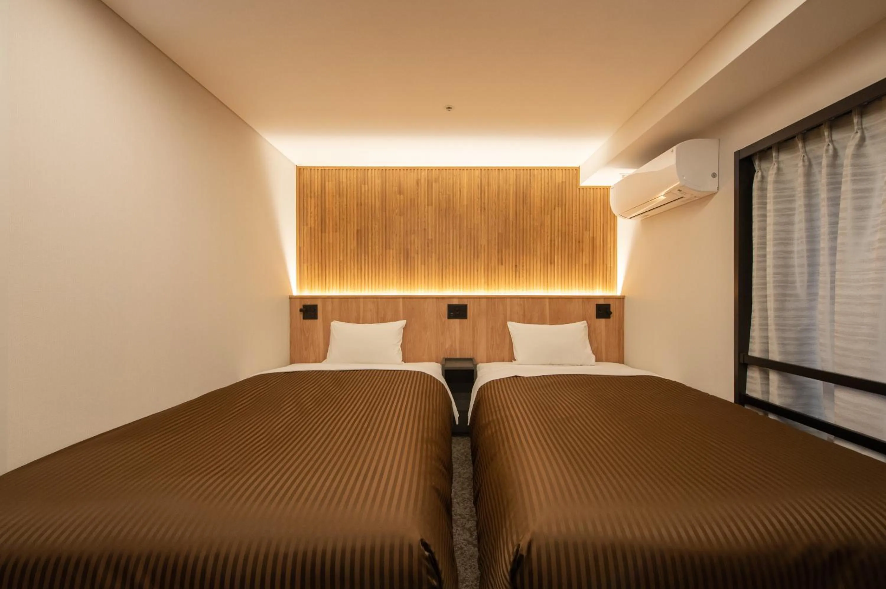 Twin Room - Disability Access in Belmont Hotel