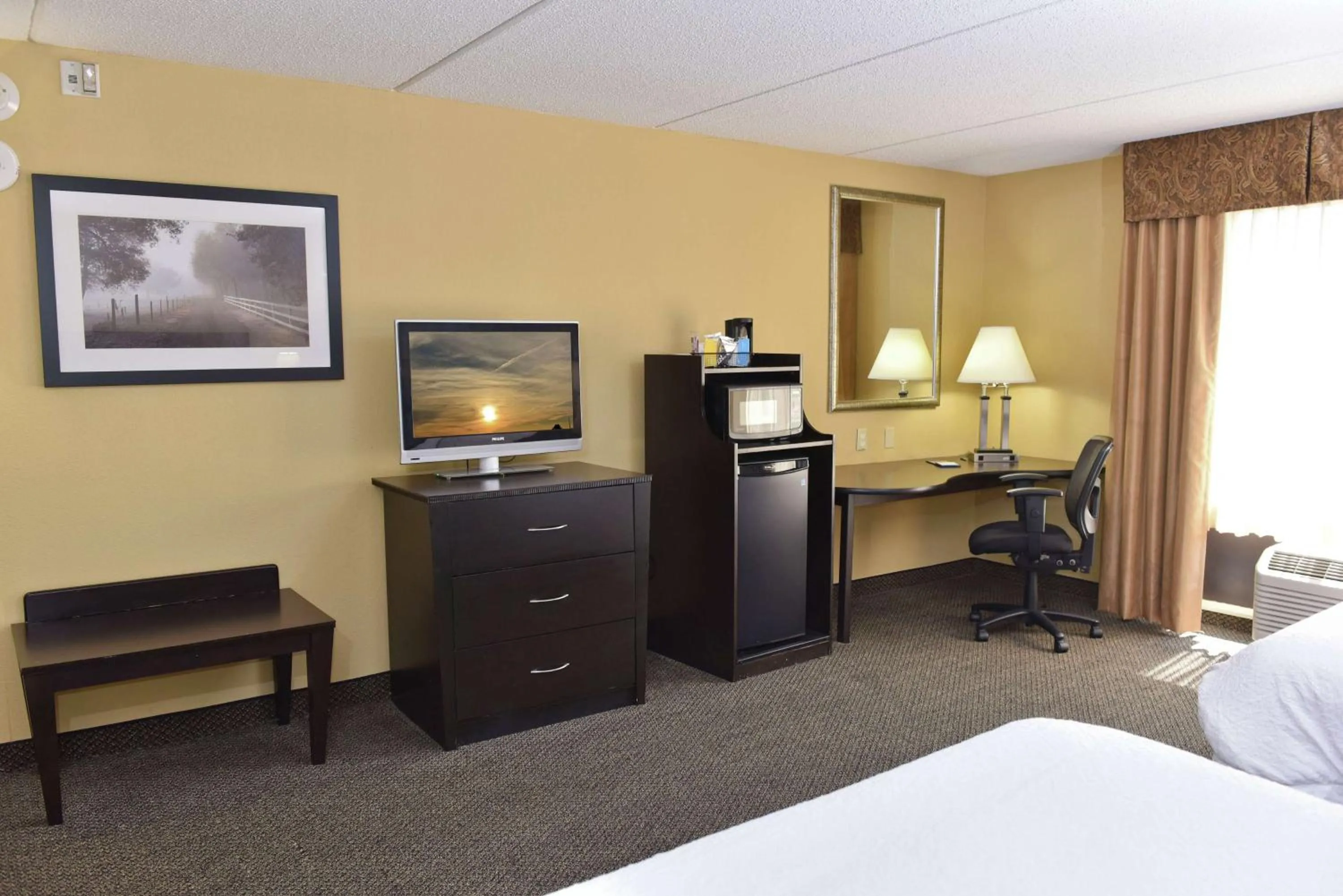 Queen Room with Two Queen Beds - Mobility Access/Non-Smoking in Hampton Inn & Suites Alexandria