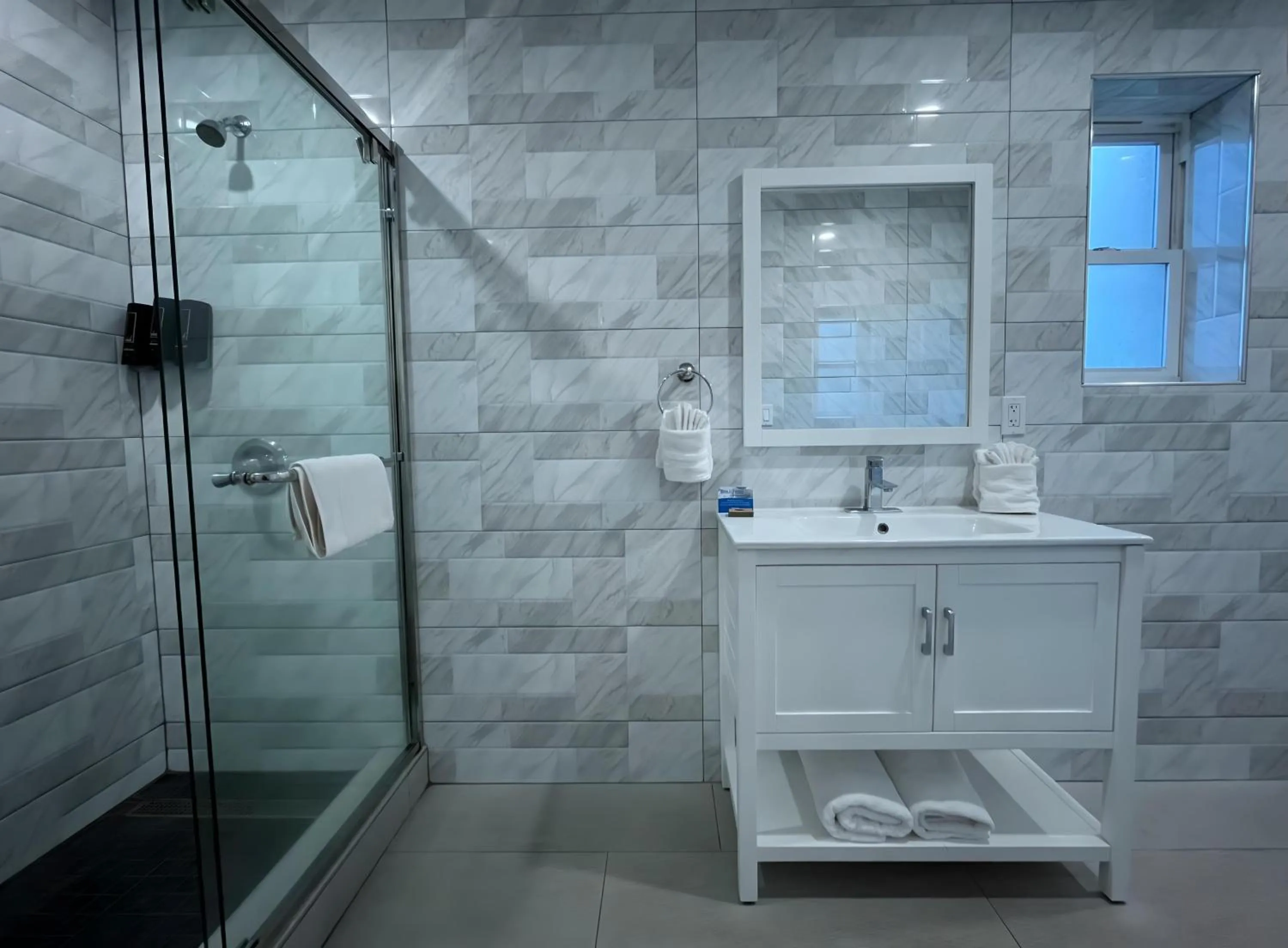 King Room - Pet-Friendly in Inn By the Bay Monterey