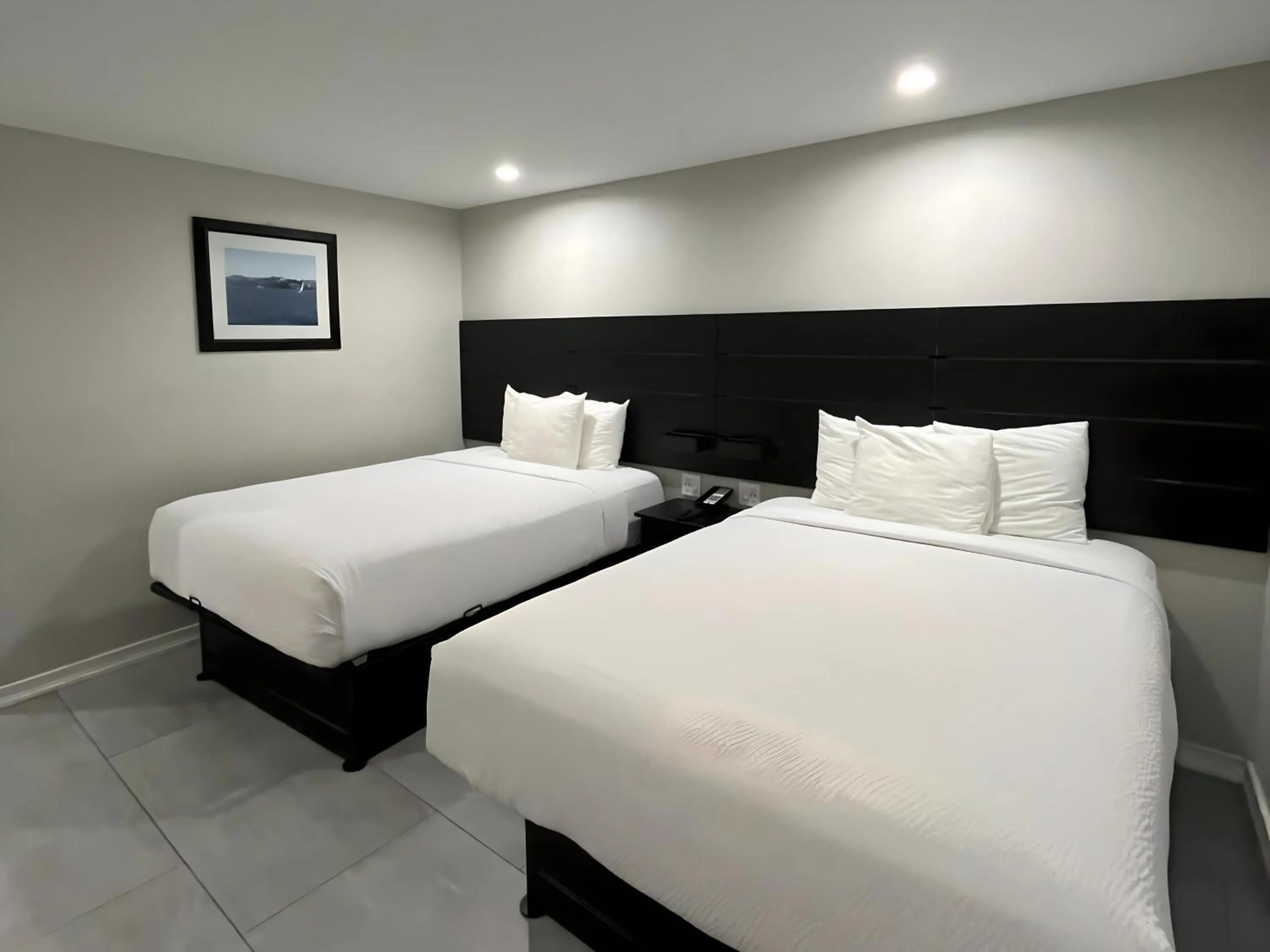  Deluxe Room with Two Queen Beds in Inn By the Bay Monterey