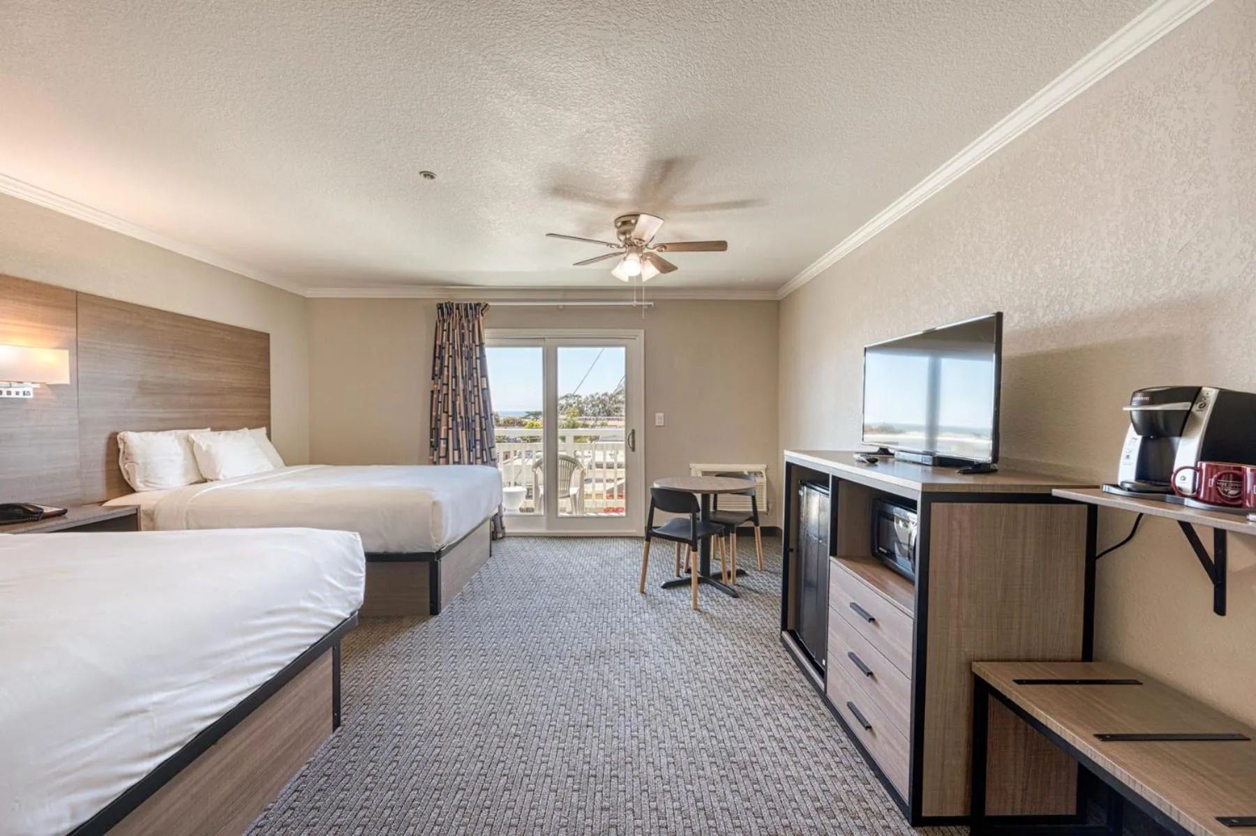 Deluxe Queen Room with Two Queen Beds and Ocean View - Non-Smoking in Harbor House Inn