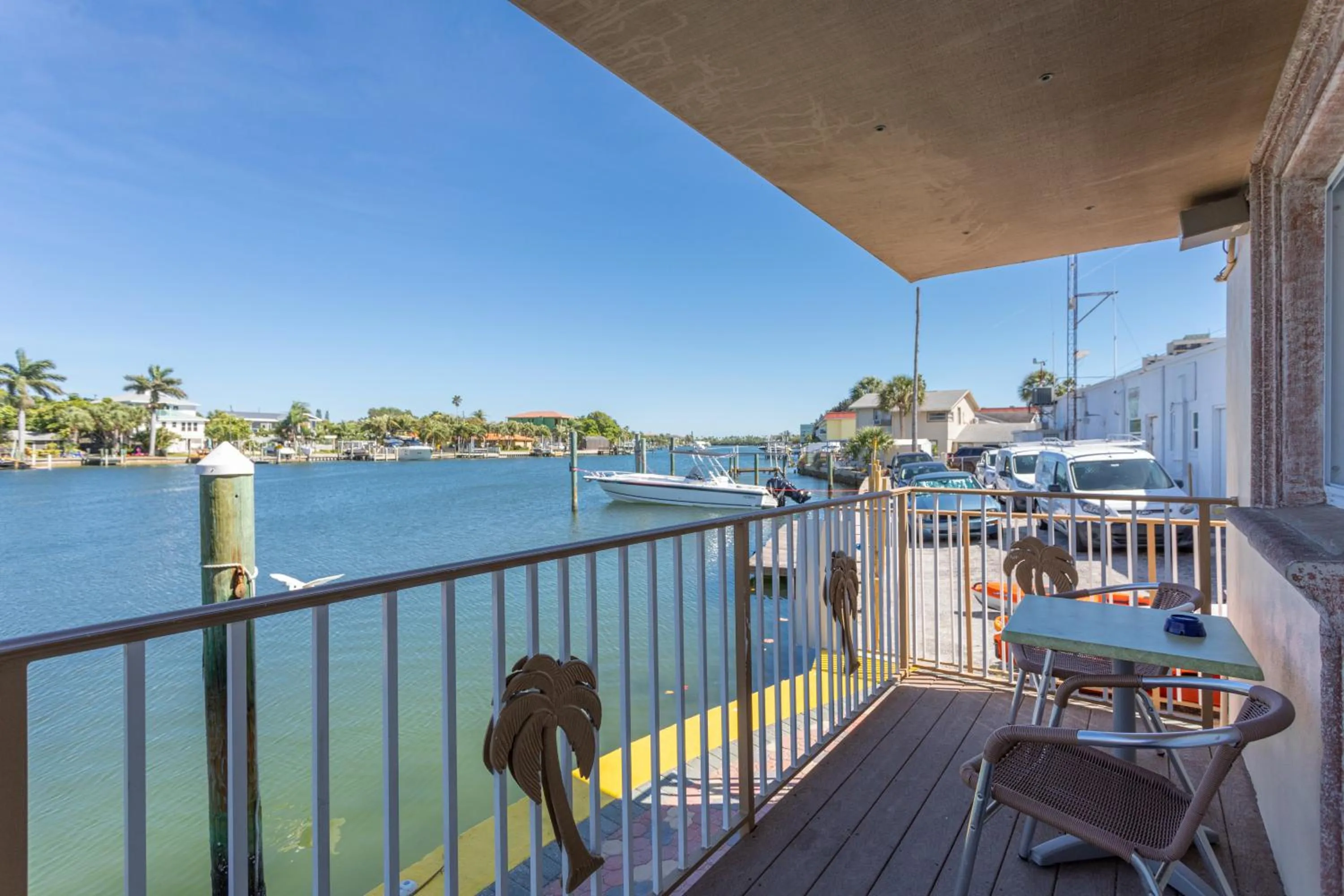 Standard Room: 1 Queen Bed in Bay Palms Waterfront Resort - Hotel and Marina