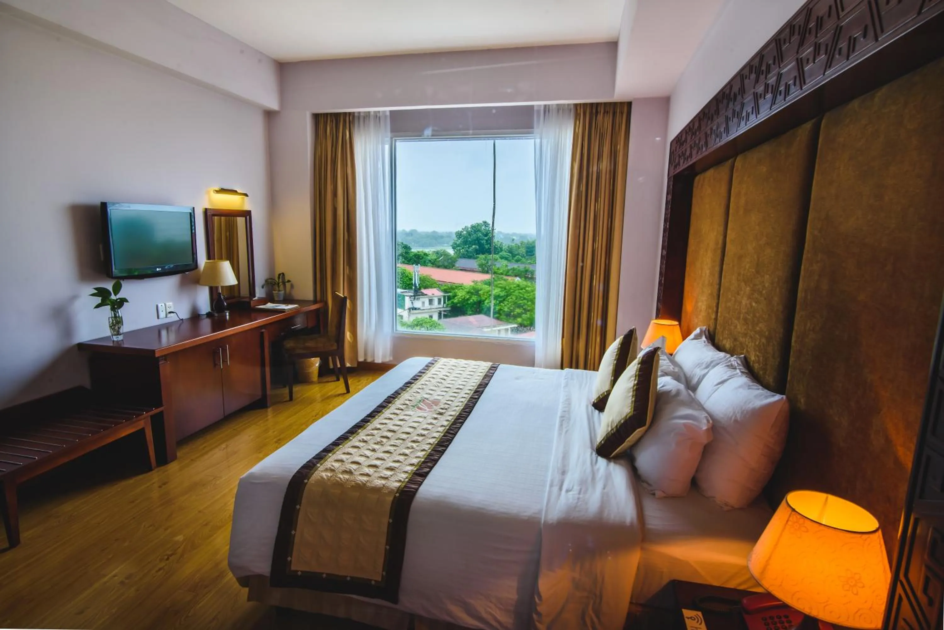 Suite River View in Mondial Hotel Hue