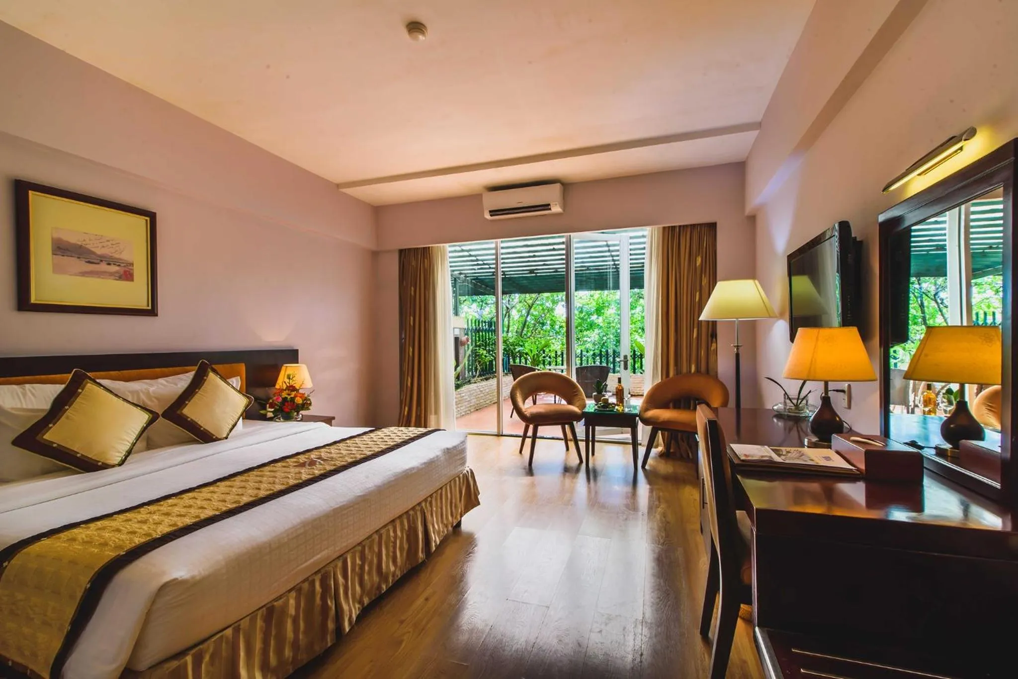 Deluxe Double or Twin Room with Garden View in Mondial Hotel Hue
