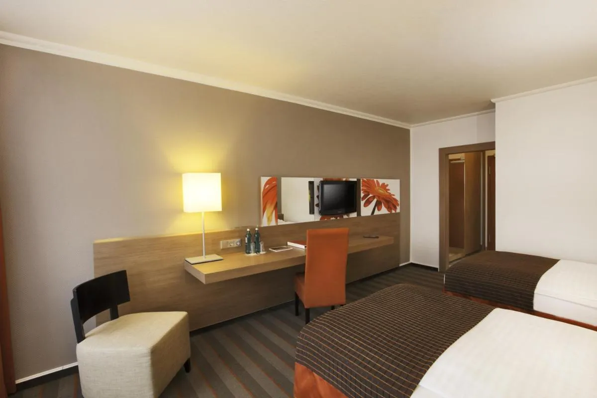 Twin Room with Balcony in H4 Hotel Frankfurt Messe