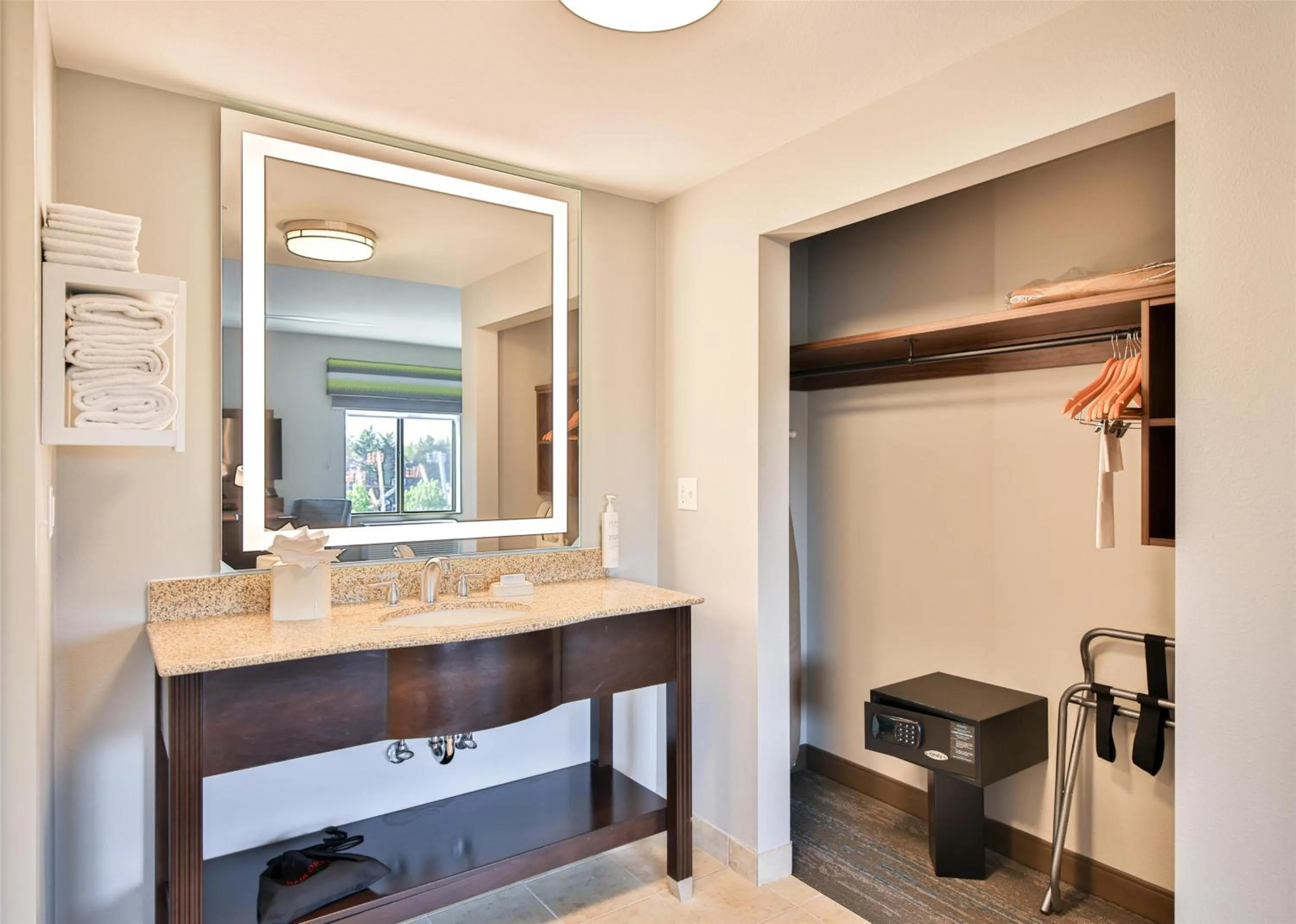 King Studio Suite - Non-Smoking in Hampton Inn & Suites by Hilton Seattle/Kent