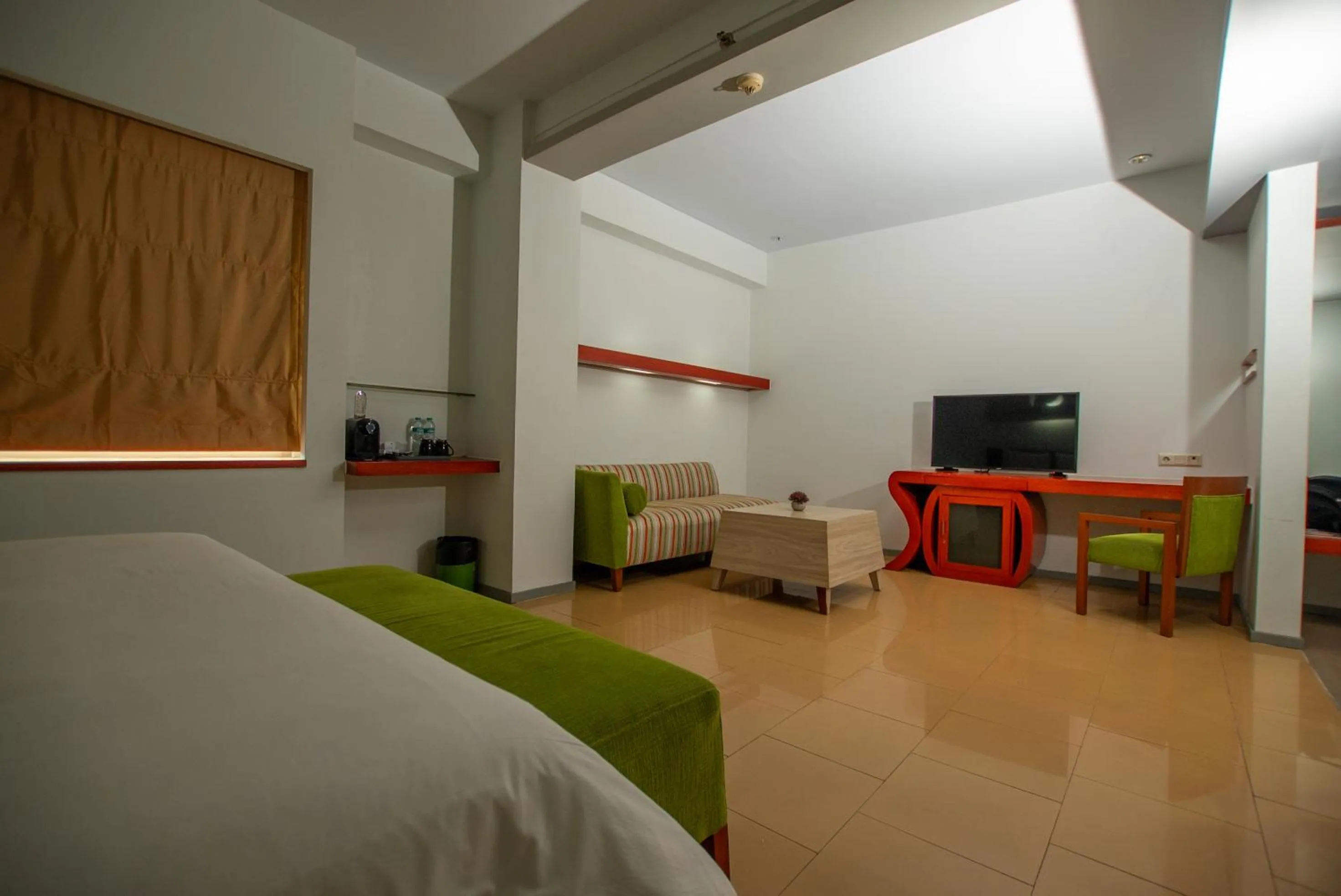 Business King Room in Sparks Life Jakarta, ARTOTEL Curated