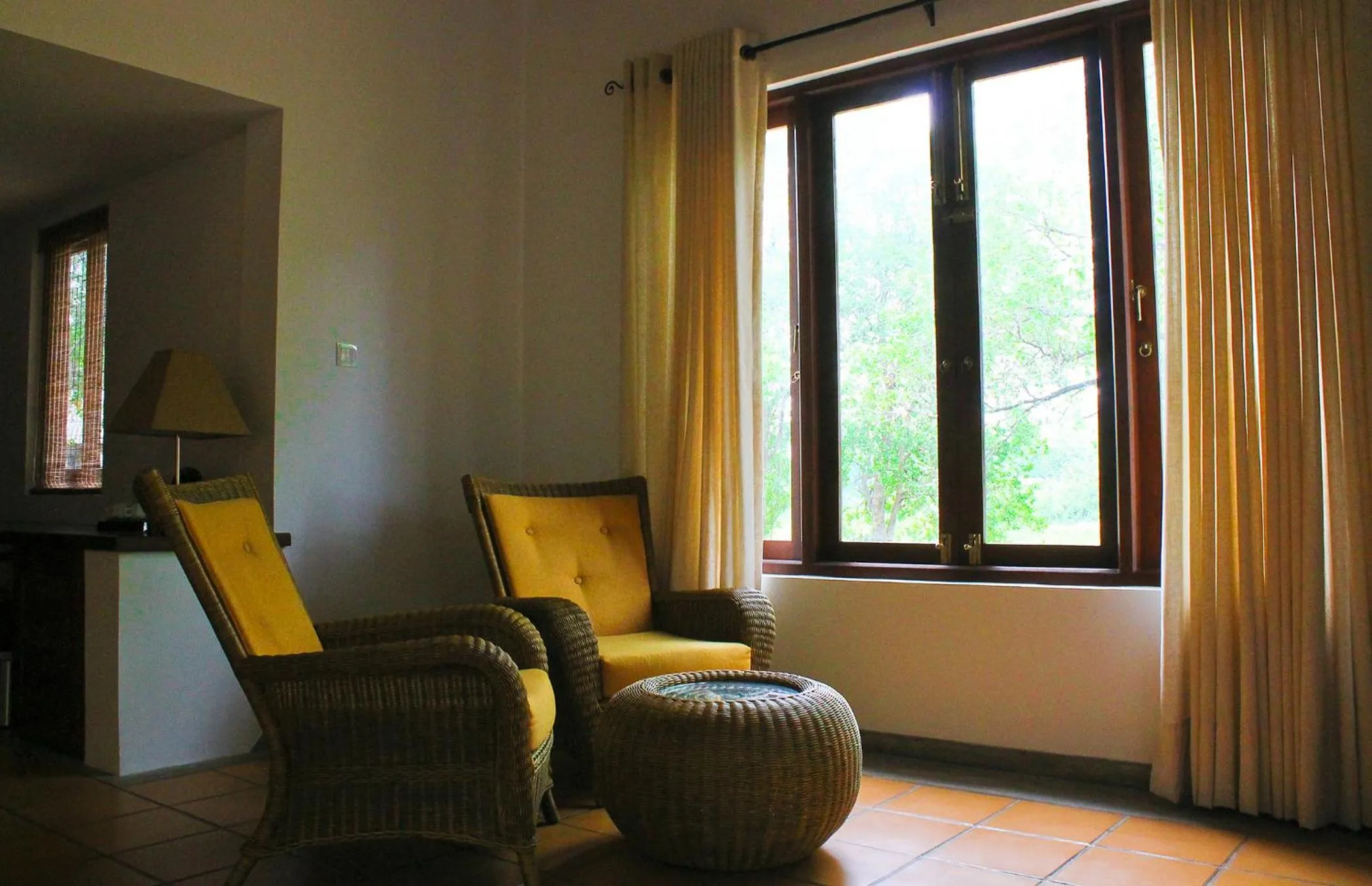Deluxe Double Room in Ehalagala Lake Resort