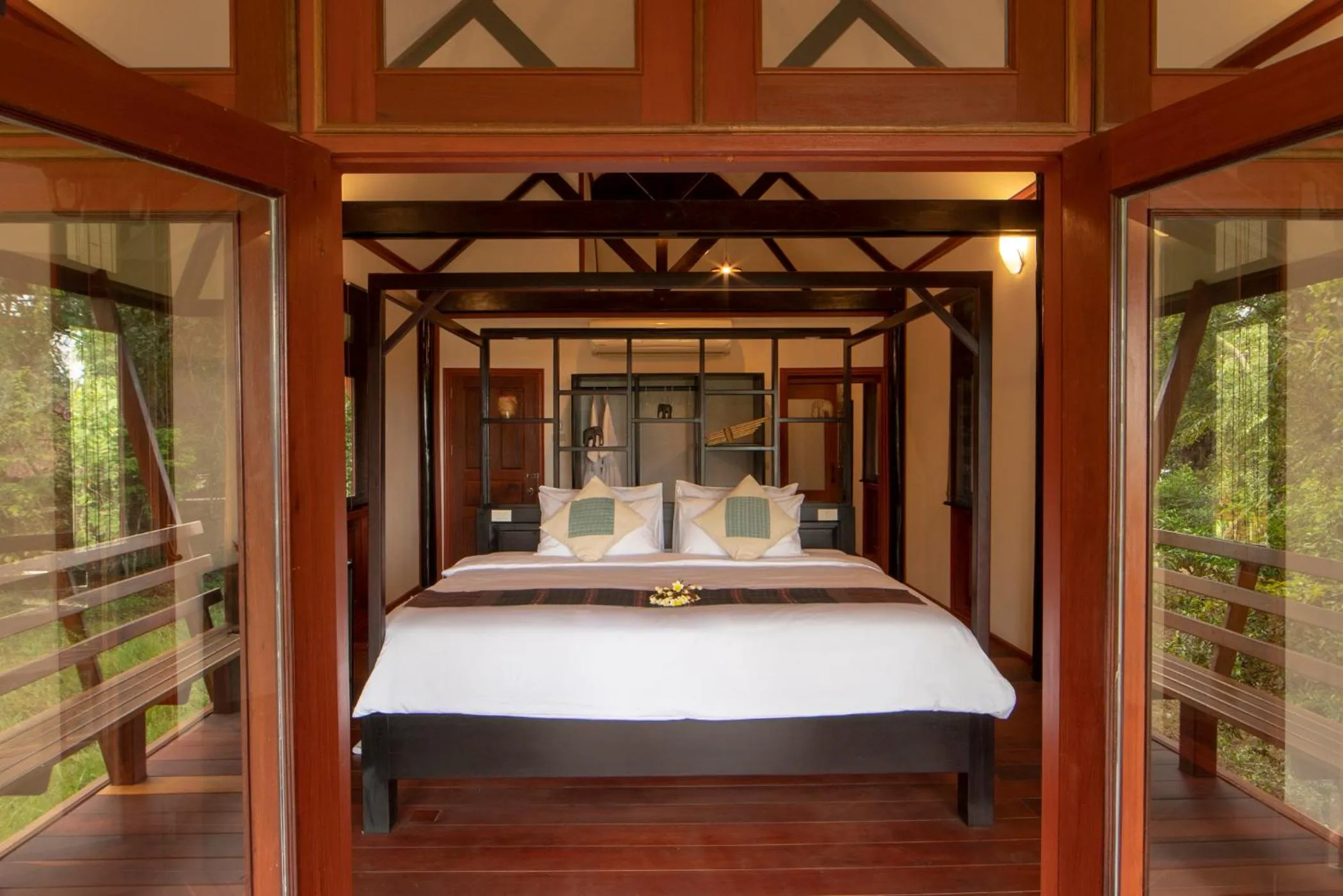 Deluxe Bungalow in Kingfisher Ecolodge