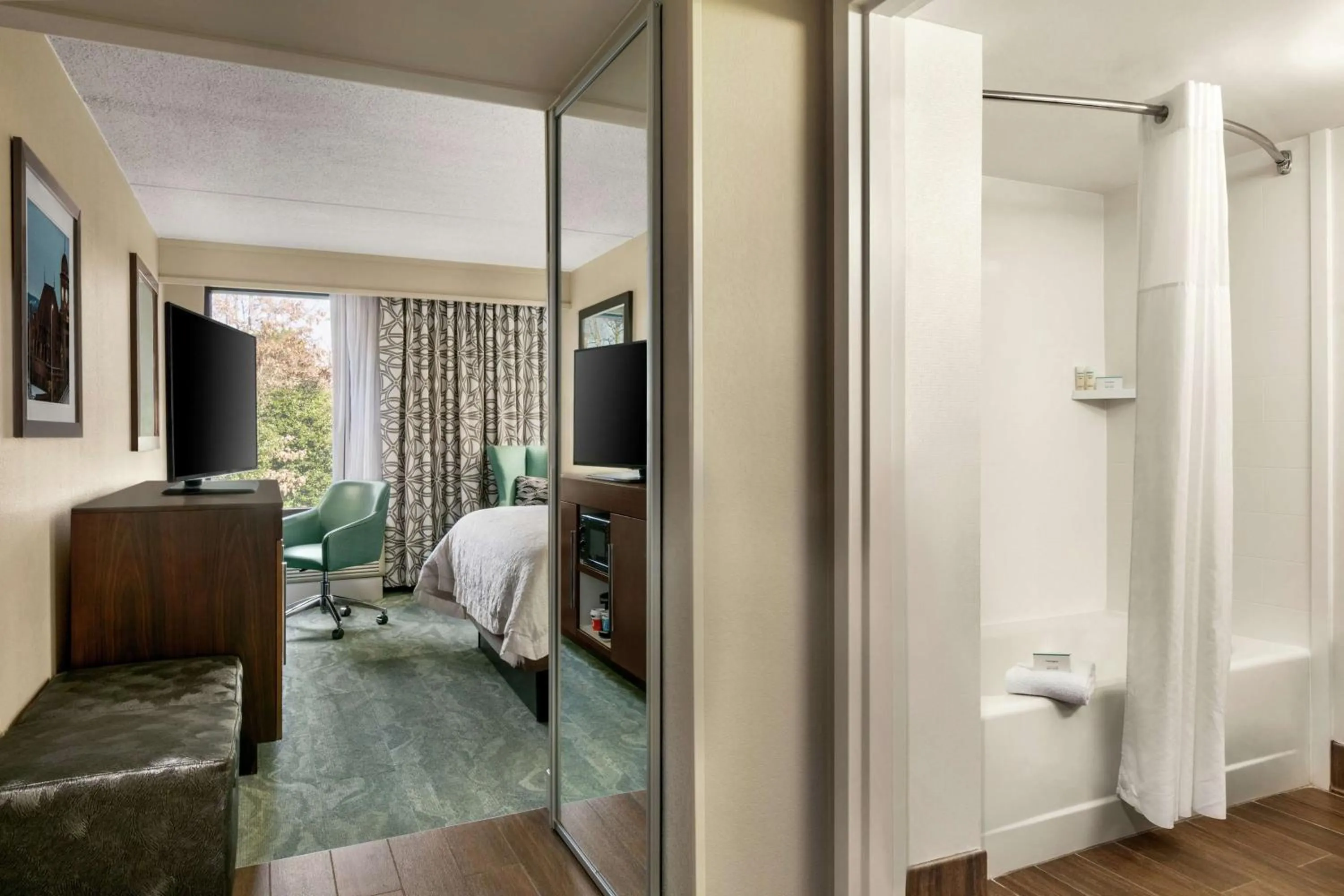 Queen Room - Non-Smoking in Hampton Inn Richmond/Ashland