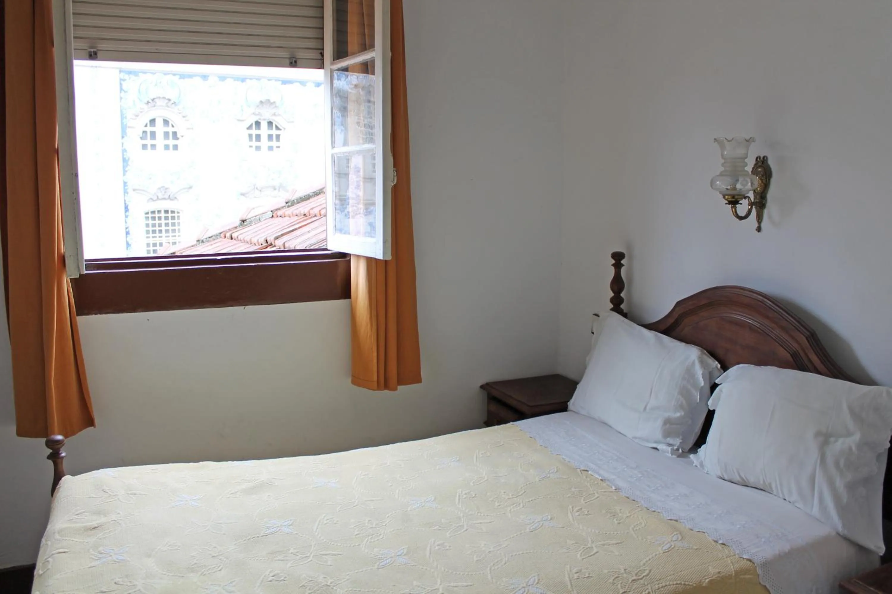 Double Room with Shared Bathroom in Pensão França