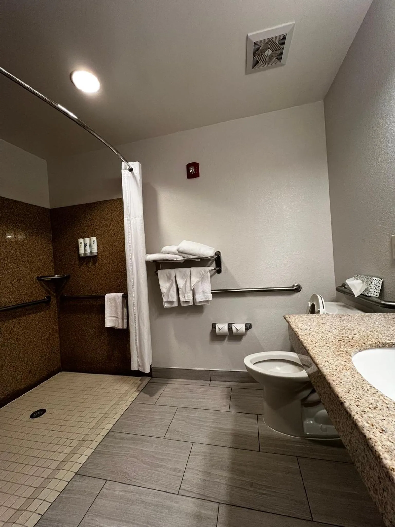 King Room with Roll In Shower - Disability Access/Non-Smoking in Country Inn & Suites by Radisson, Concord (Kannapolis), NC