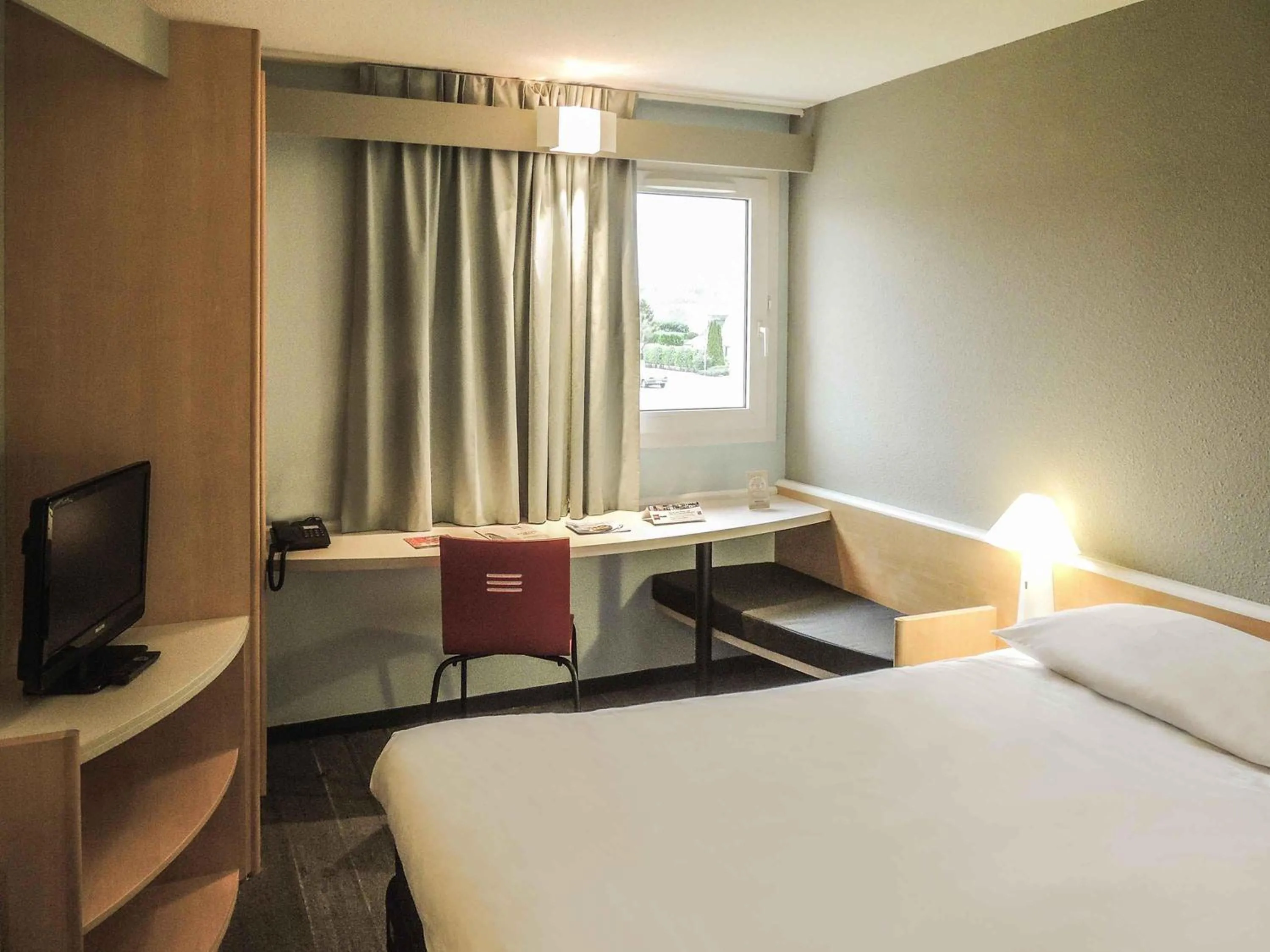 Standard Double Room in Ibis Auray