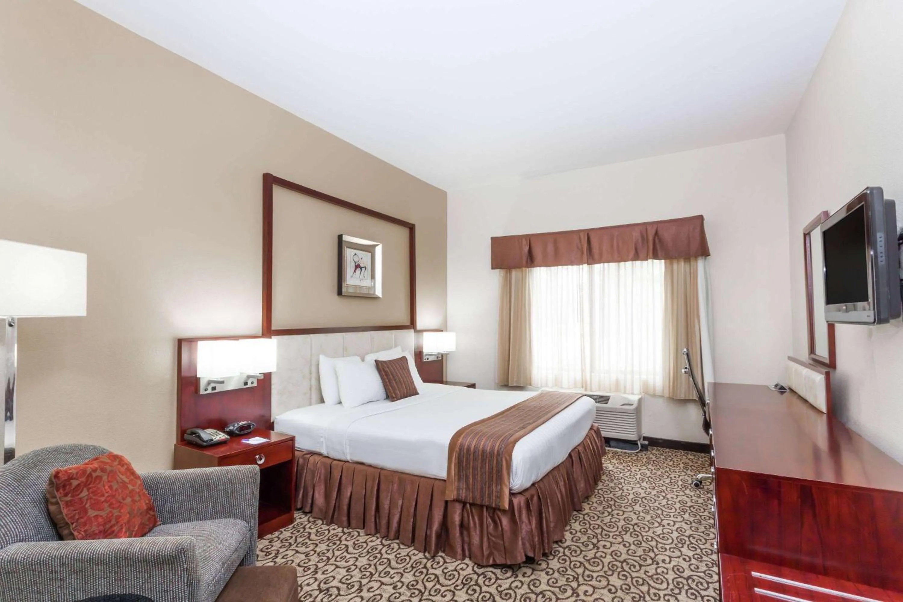 King Studio Suite - Non-Smoking in Baymont by Wyndham Columbia Fort Jackson