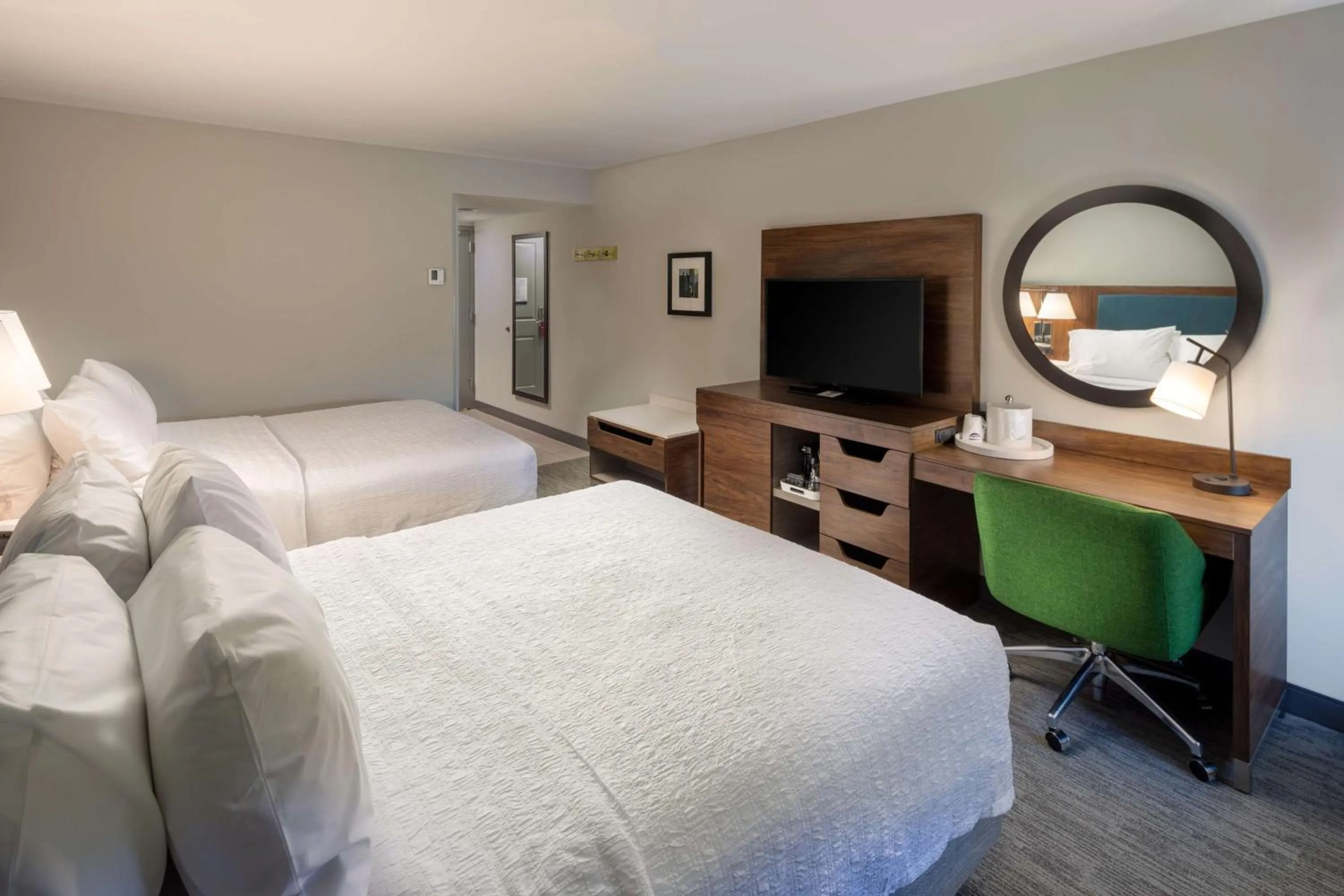 Queen Room with Two Queen Beds - Hearing Access/Non-Smoking in Hampton Inn Asheville-Tunnel Road