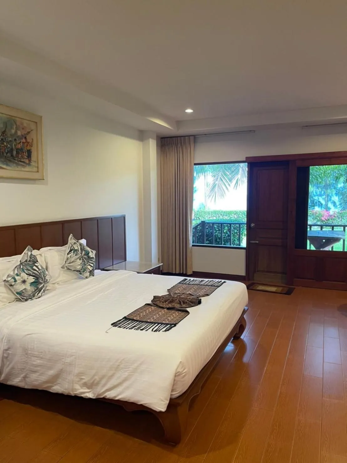 Deluxe Double Room in Sailom Resort Bangsaphan