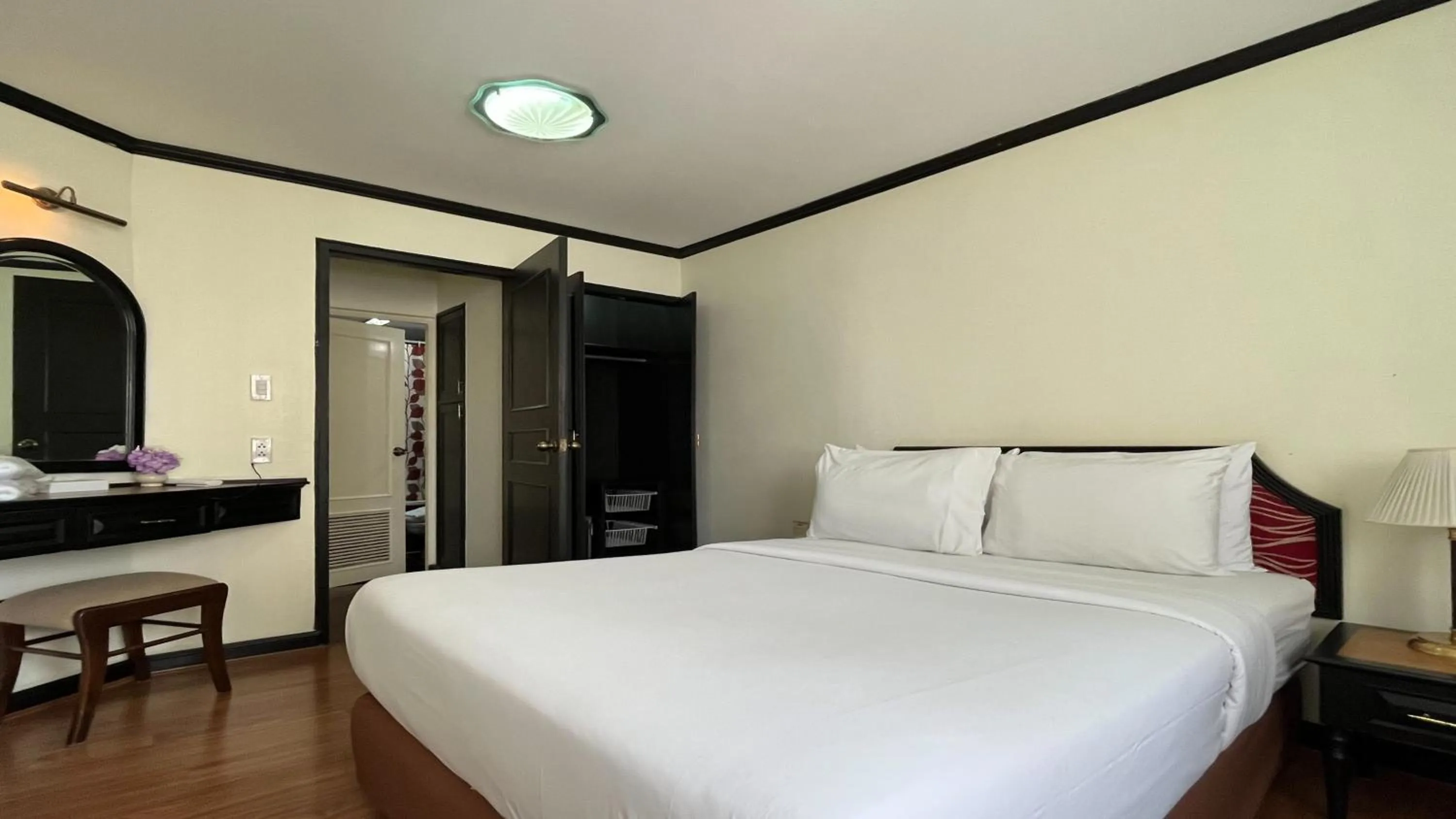 Business One-Bedroom Suite - single occupancy in Yellow Ribbon Hills Boutique Suites