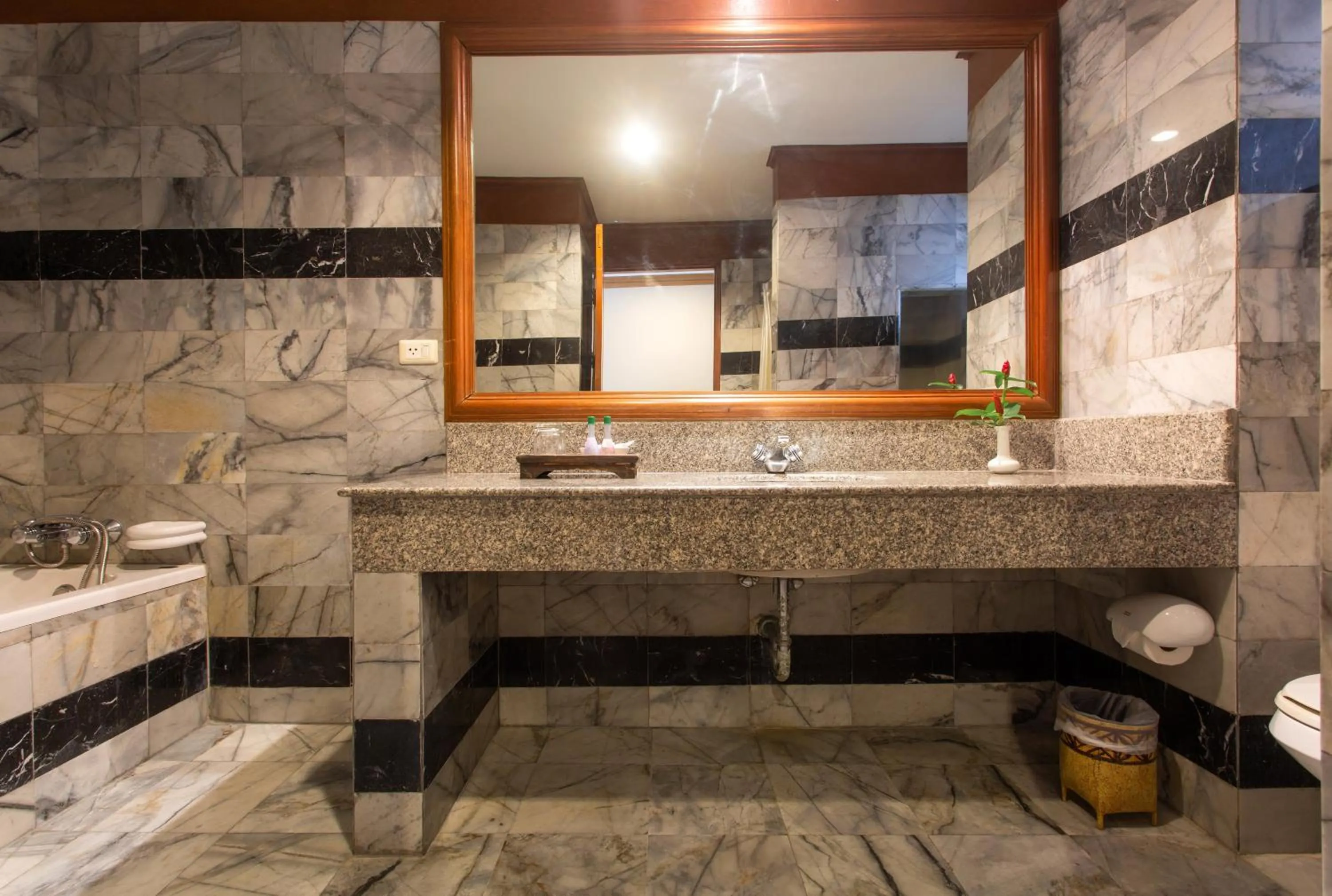 Grand Deluxe Double Room in The Fair House Beach Resort & Hotel