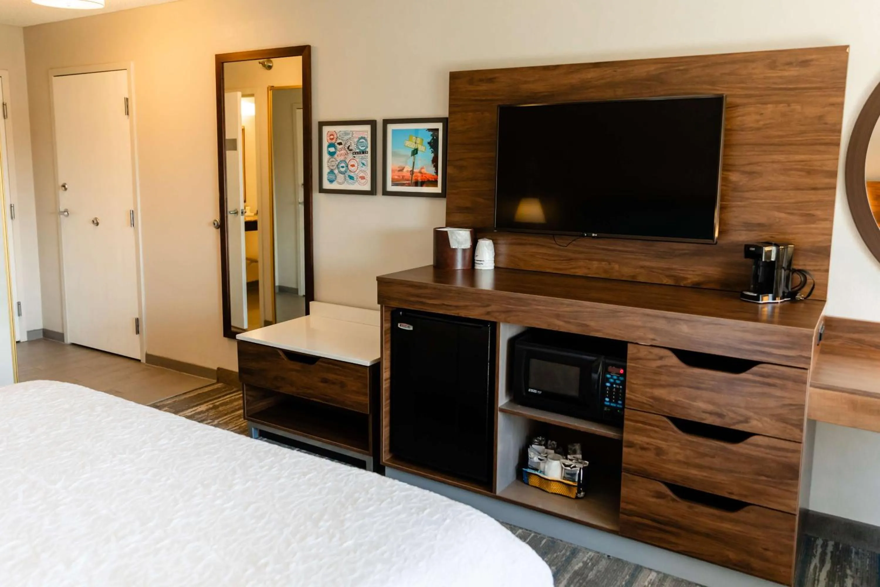 King Room with King Bed - Non-Smoking in Hampton Inn & Suites Scottsbluff
