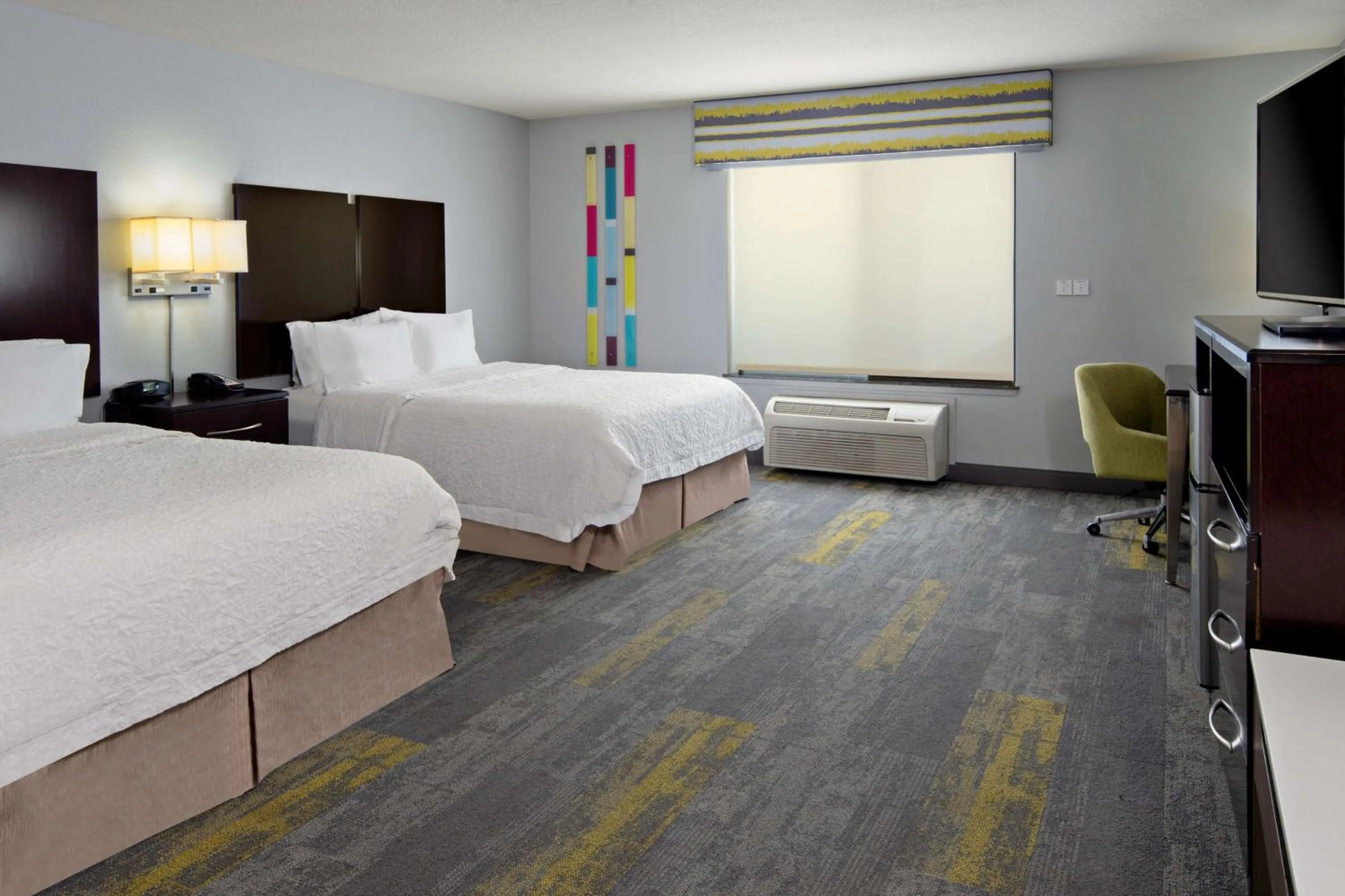 Double Room with Two Queen Beds and Bath Tub - Mobility Access in Hampton Inn and Suites Bakersfield / Highway 58