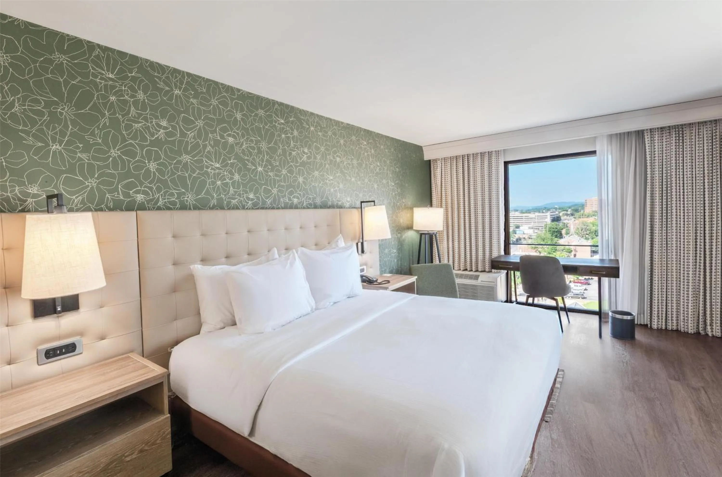 Corner King Room - High Floor in Hilton Birmingham Downtown at UAB