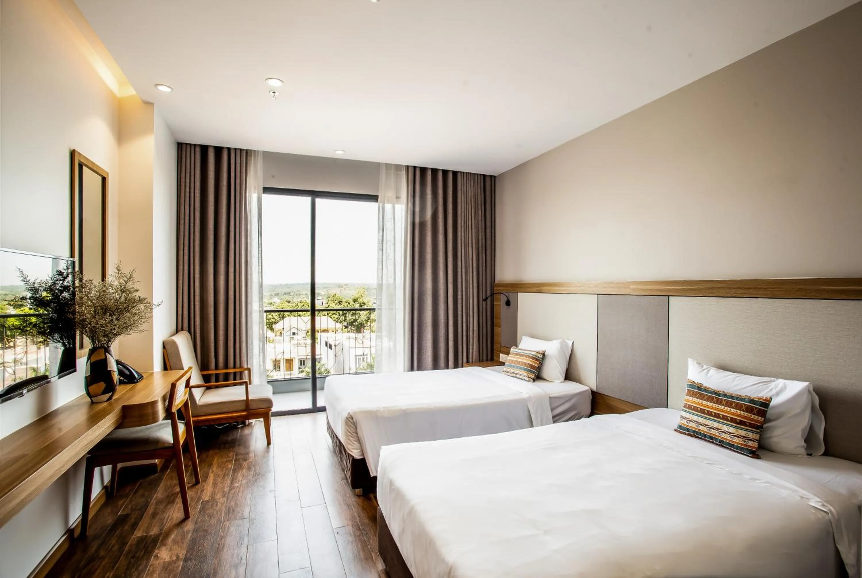 Deluxe Double or Twin Room with City View in Thanh Mai Hotel