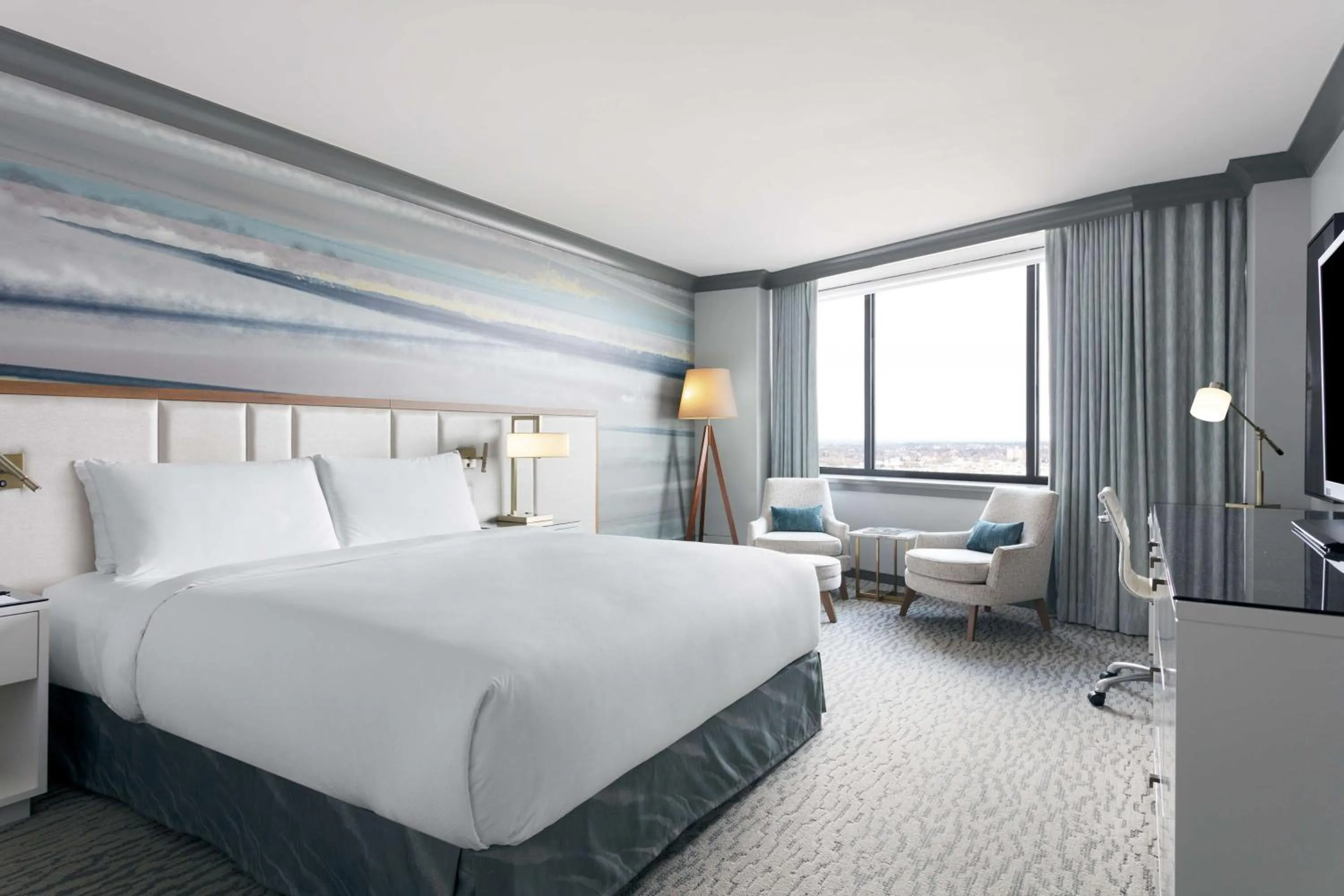 King Room with Spa Bath and Bath Tub in The Lofton Hotel Minneapolis, Tapestry Collection by Hilton