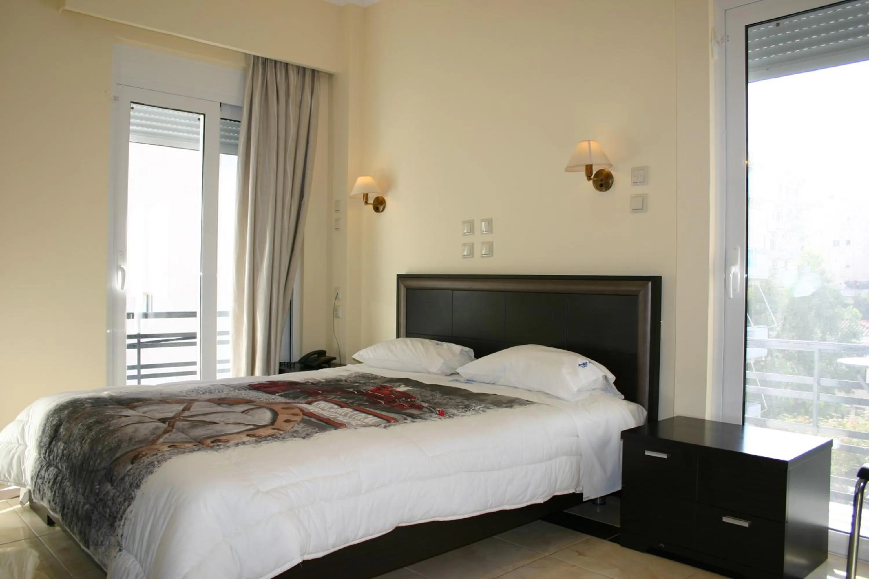 Double or Twin Room in Petit Palais Hotel