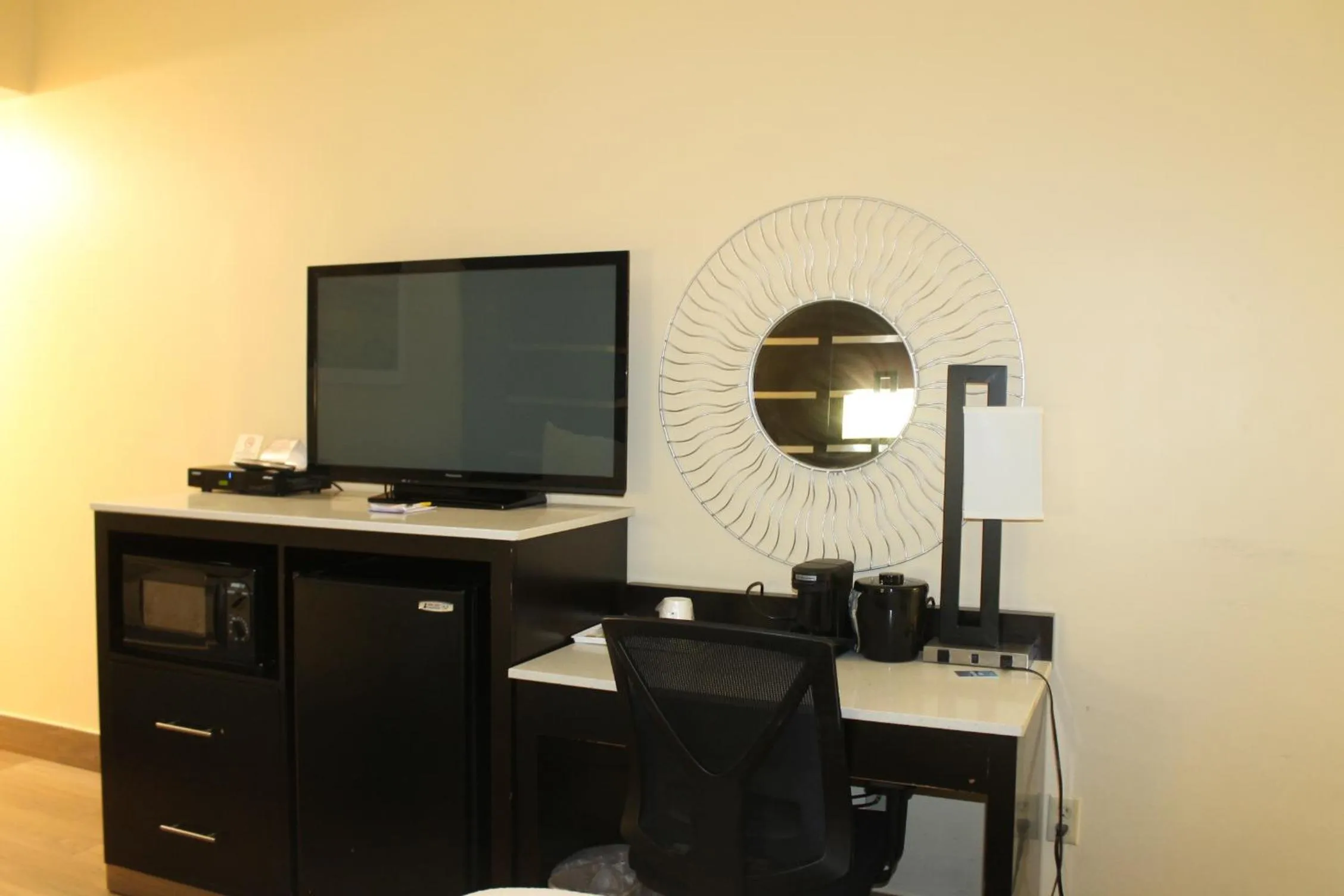 Deluxe King Room - Smoking in Days Inn by Wyndham Budd Lake