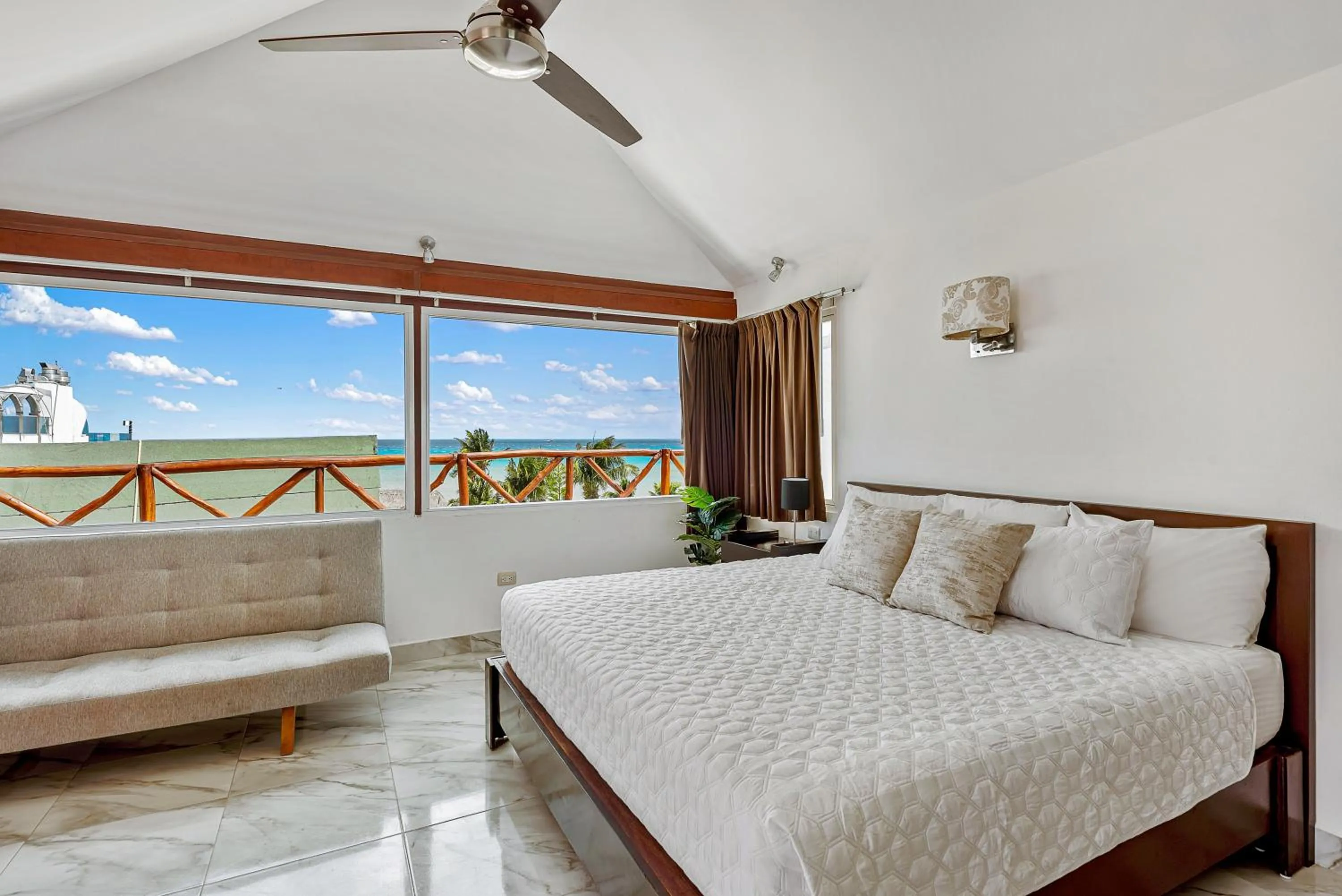 Deluxe King Room with Partial Ocean View in Illusion Boutique "Near Beach"
