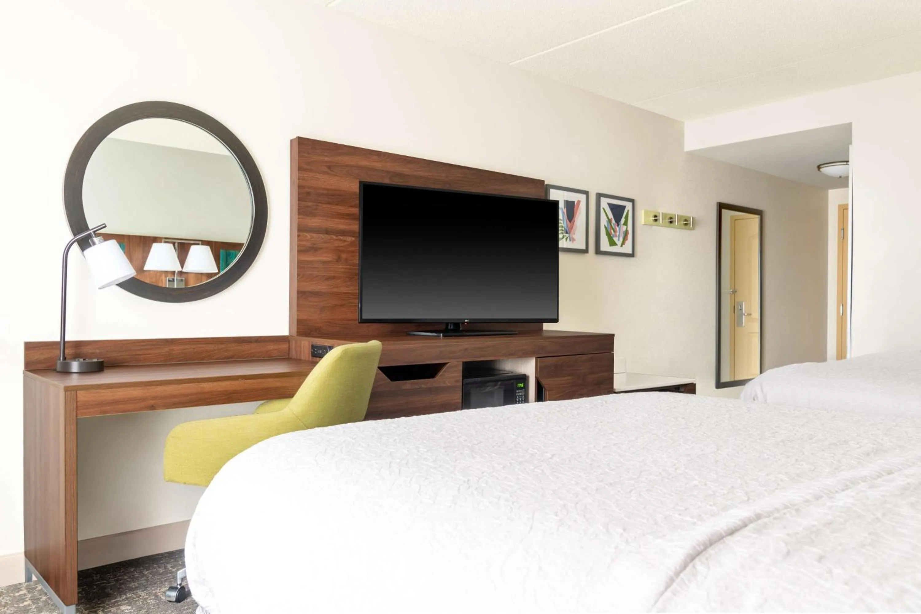 Queen Room with Two Queen Beds - Mobility and Hearing Access/Non-Smoking in Hampton Inn & Suites Brookings