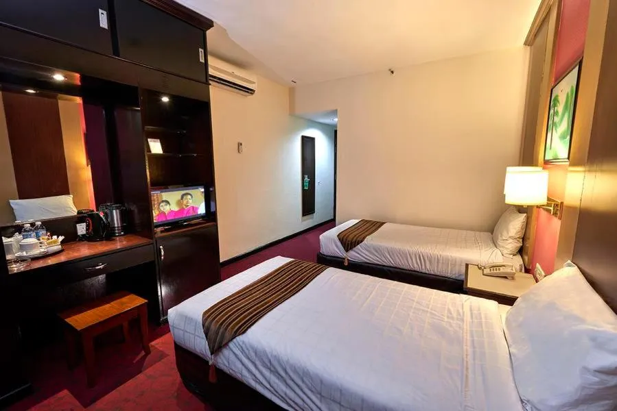 Budget Twin Room in Palace Hotel