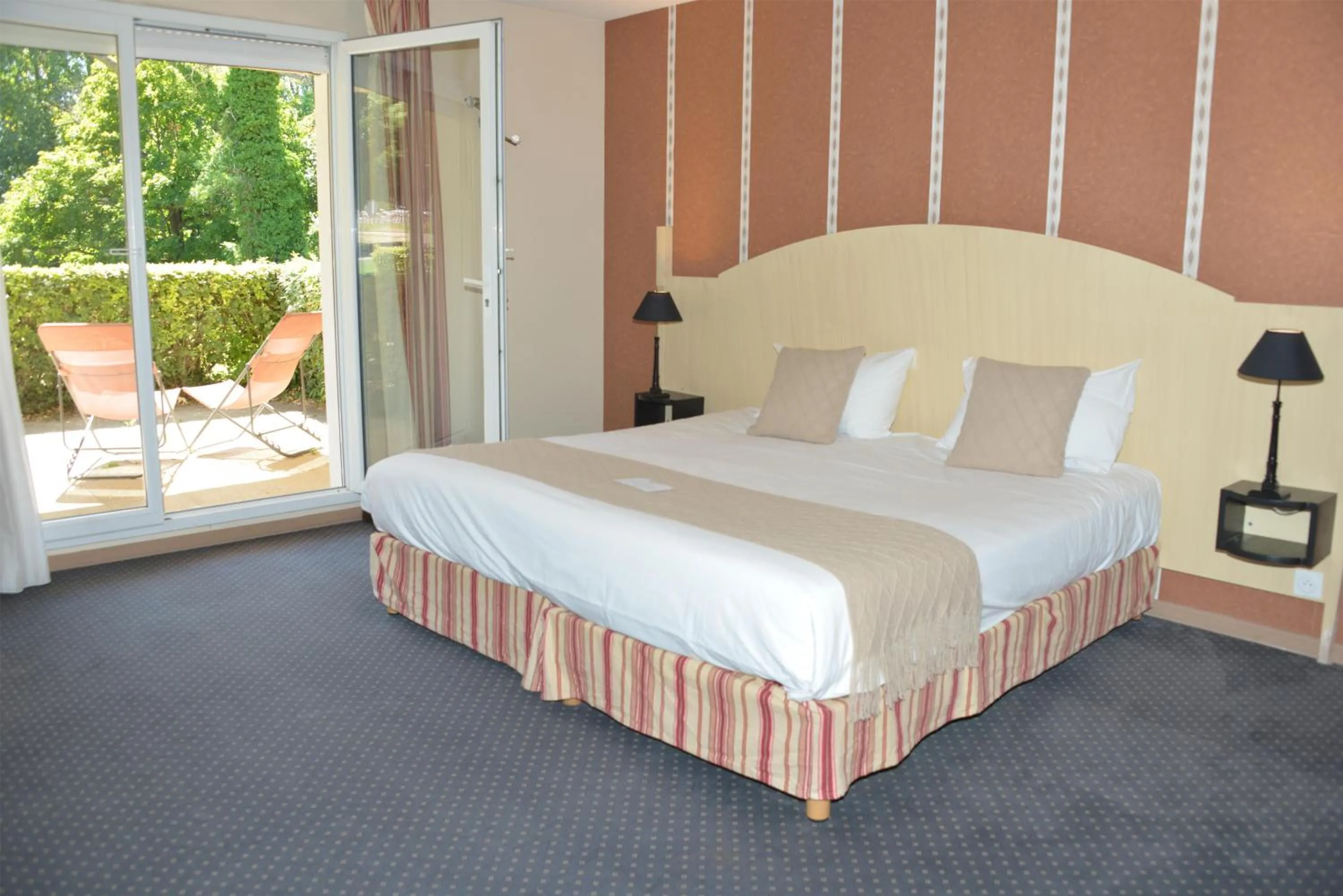 Family Room with One King and One Double Bed in Best Western Golf d'Albon