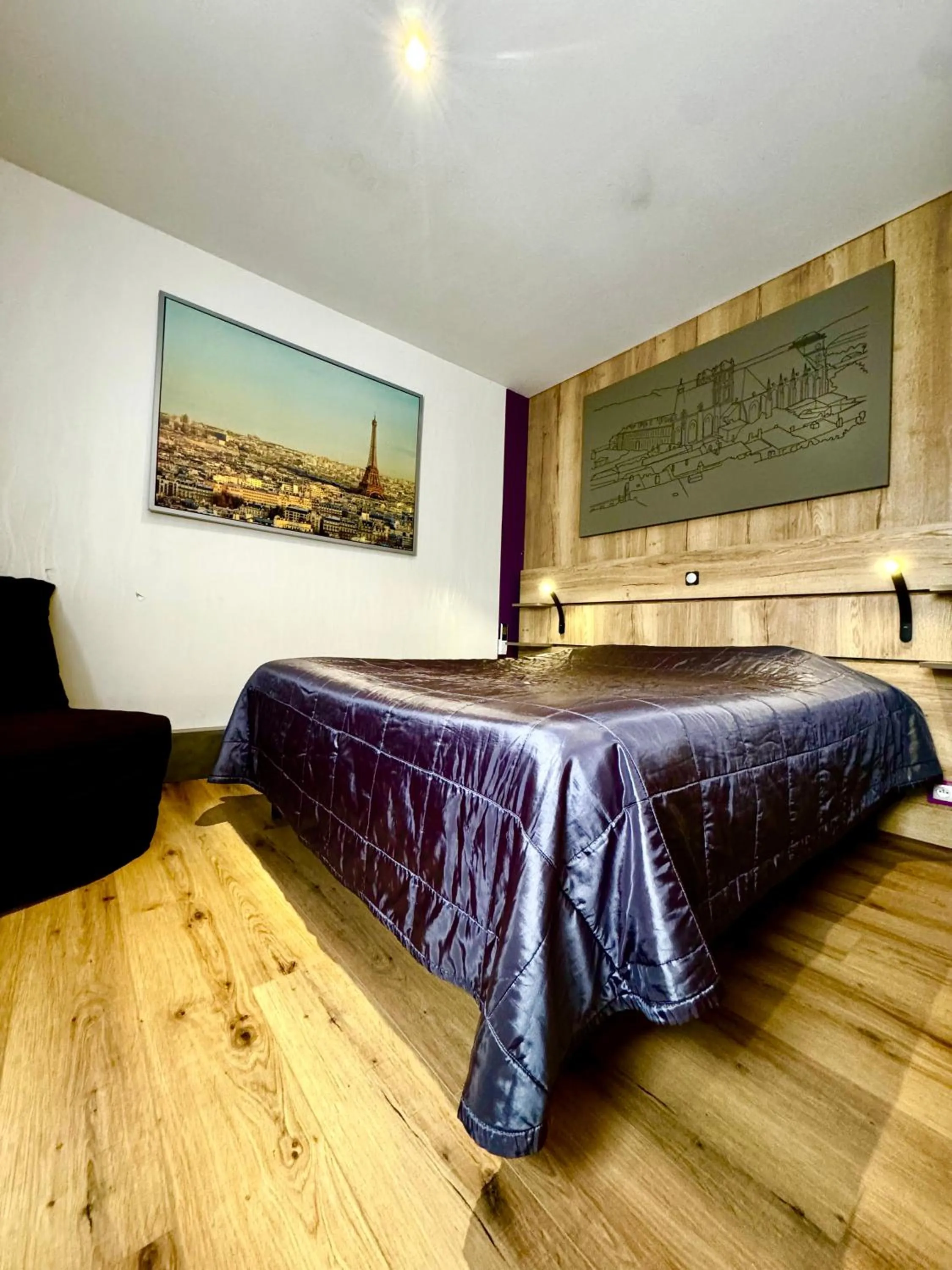 Double Room in Logis Hotel de la Gare