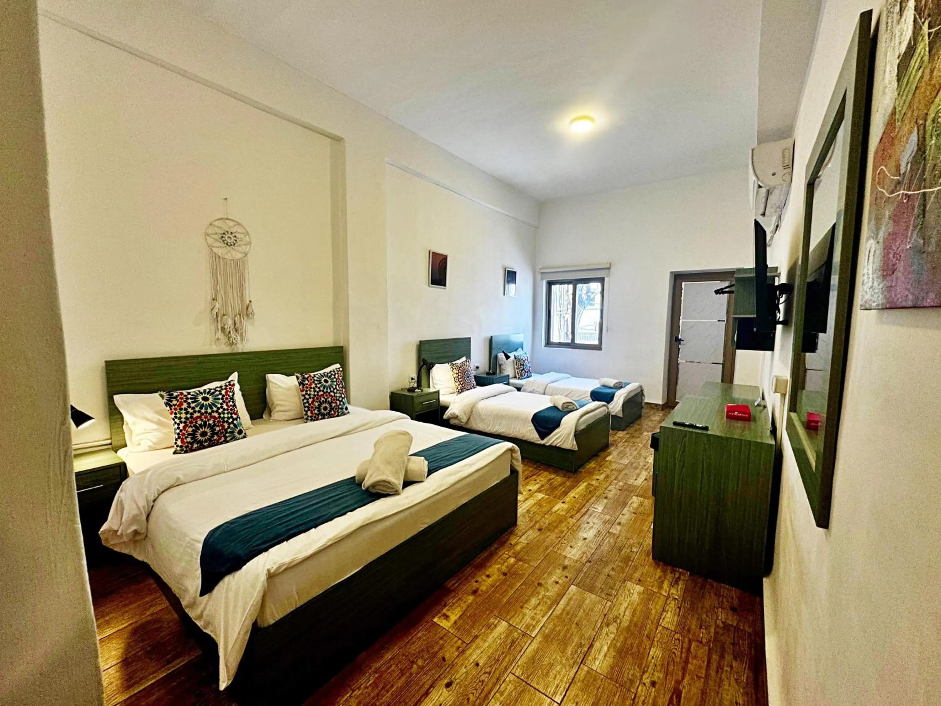 Comfort Quadruple Room in The Sydney Hotel