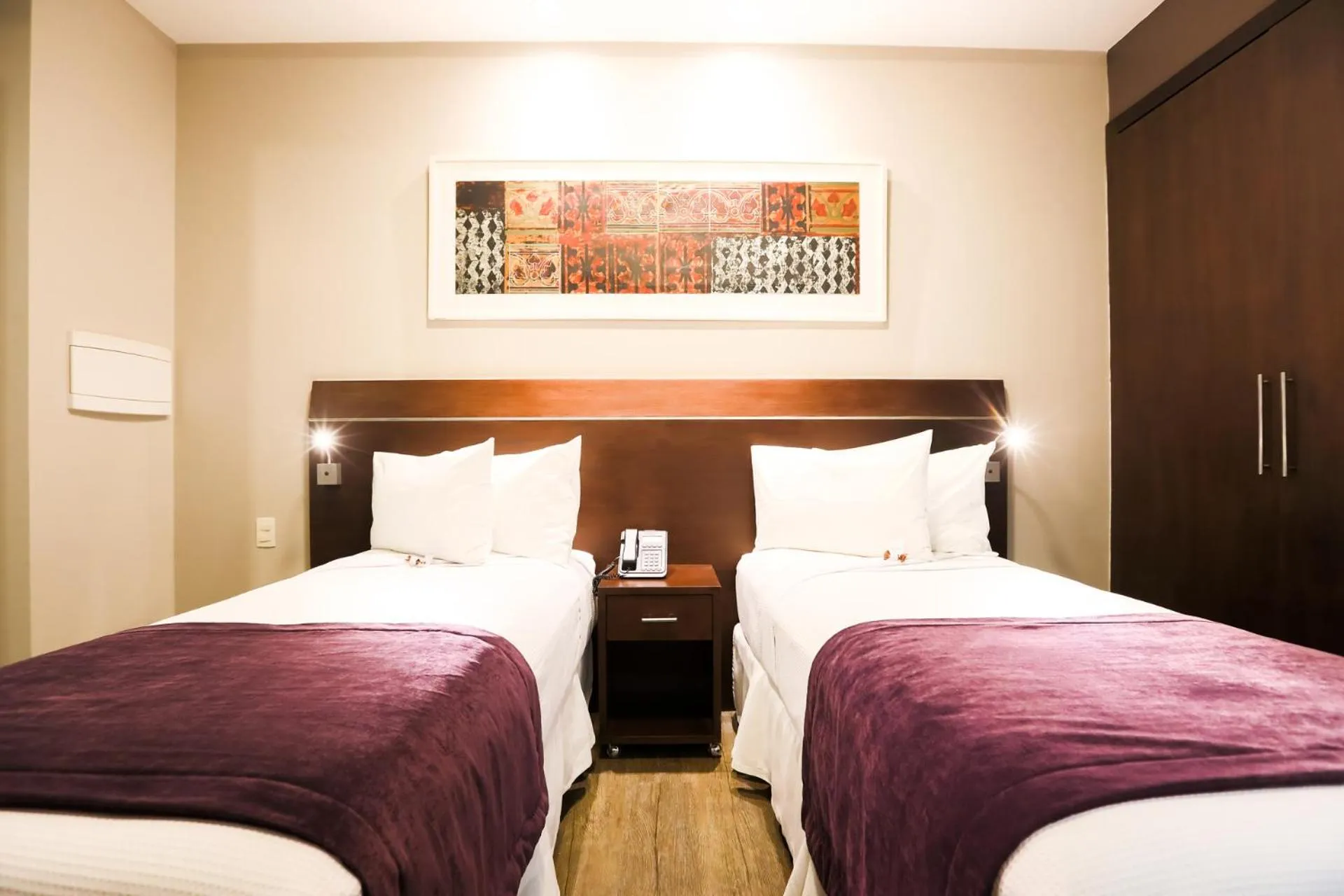 Deluxe Twin Room in San Diego Suites Ipatinga