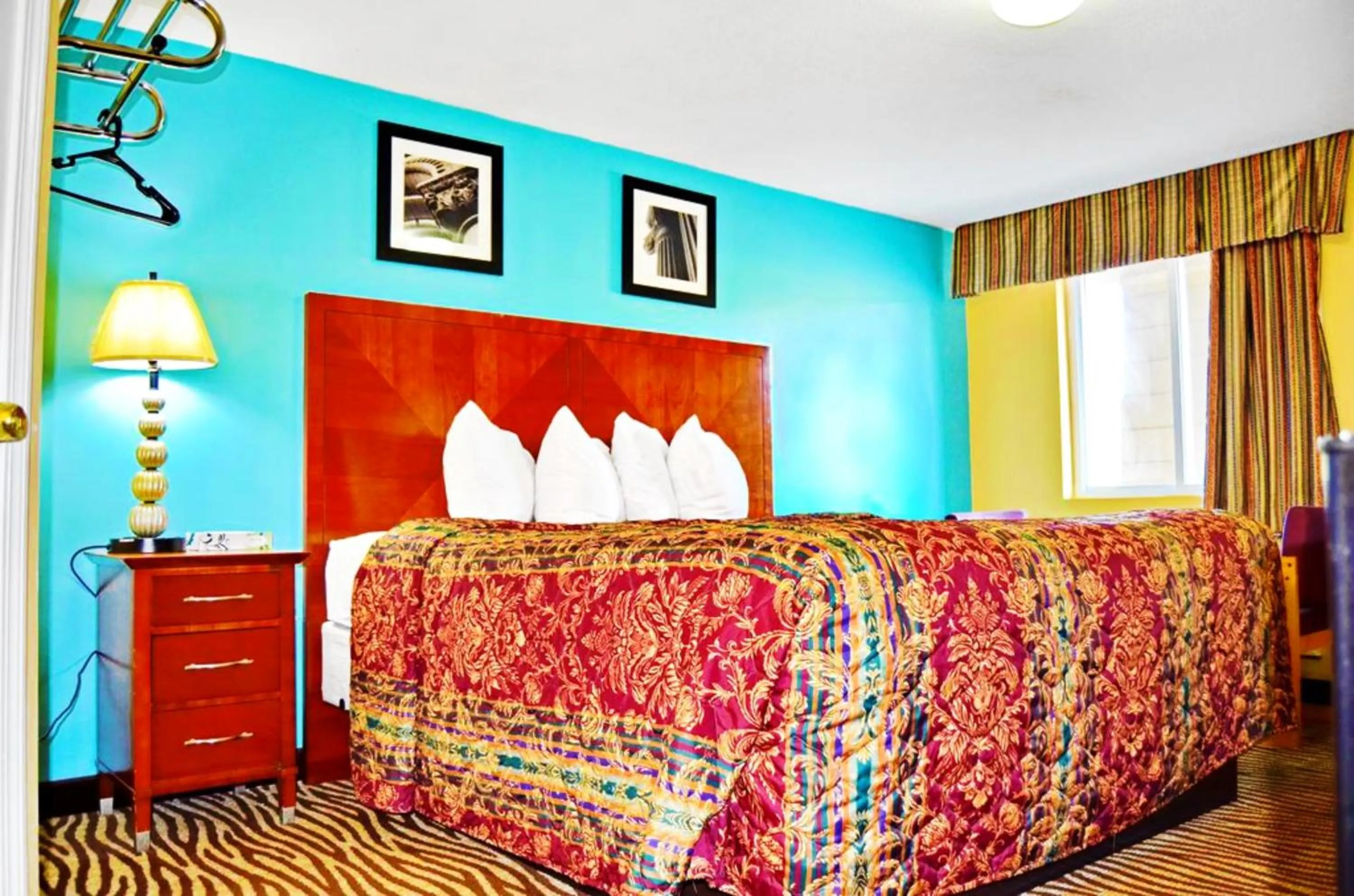 Deluxe King Room Non-Smoking in Flagship Inn & Suites