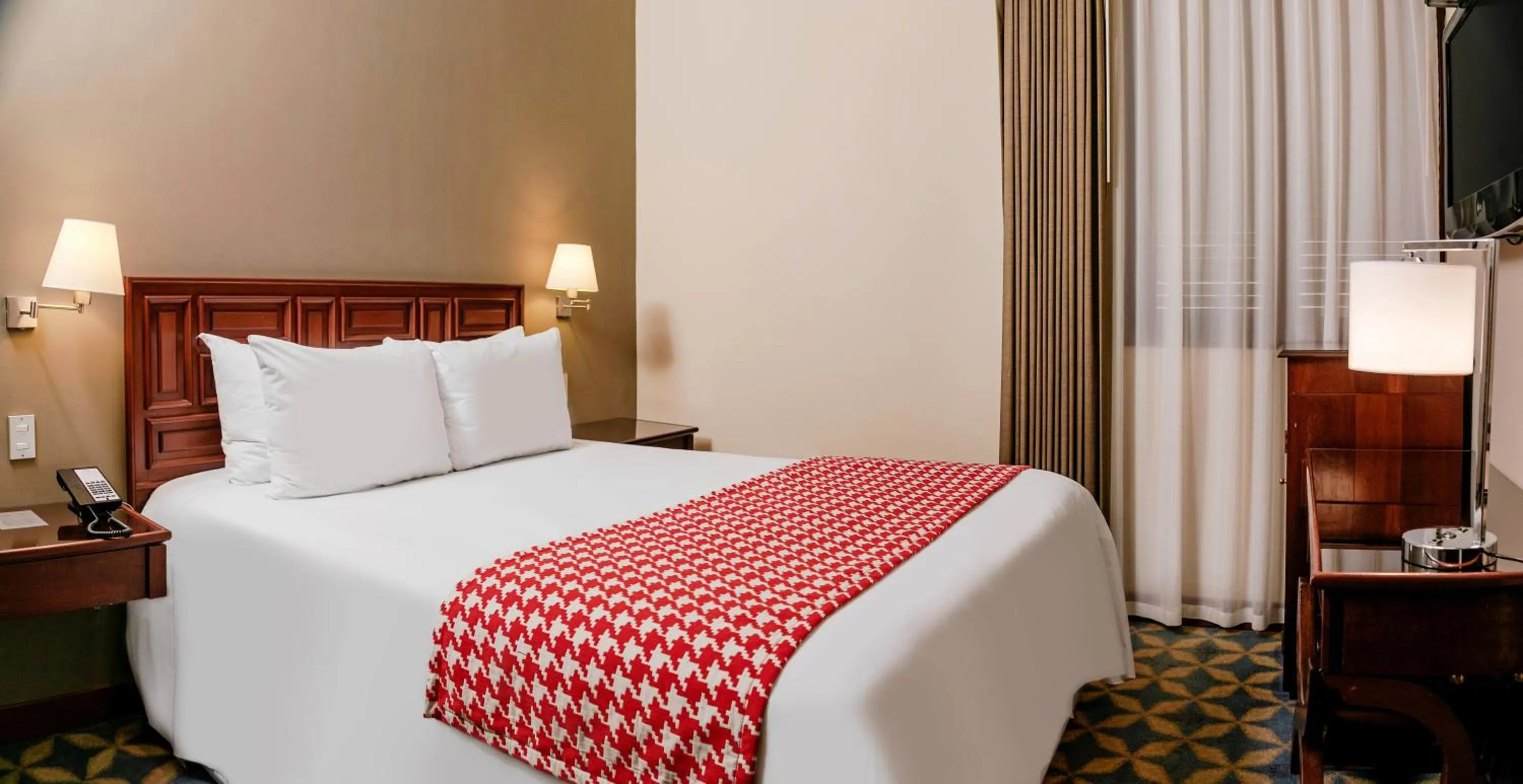 Standard Double Room - single occupancy in Costa del Sol Trujillo Centro