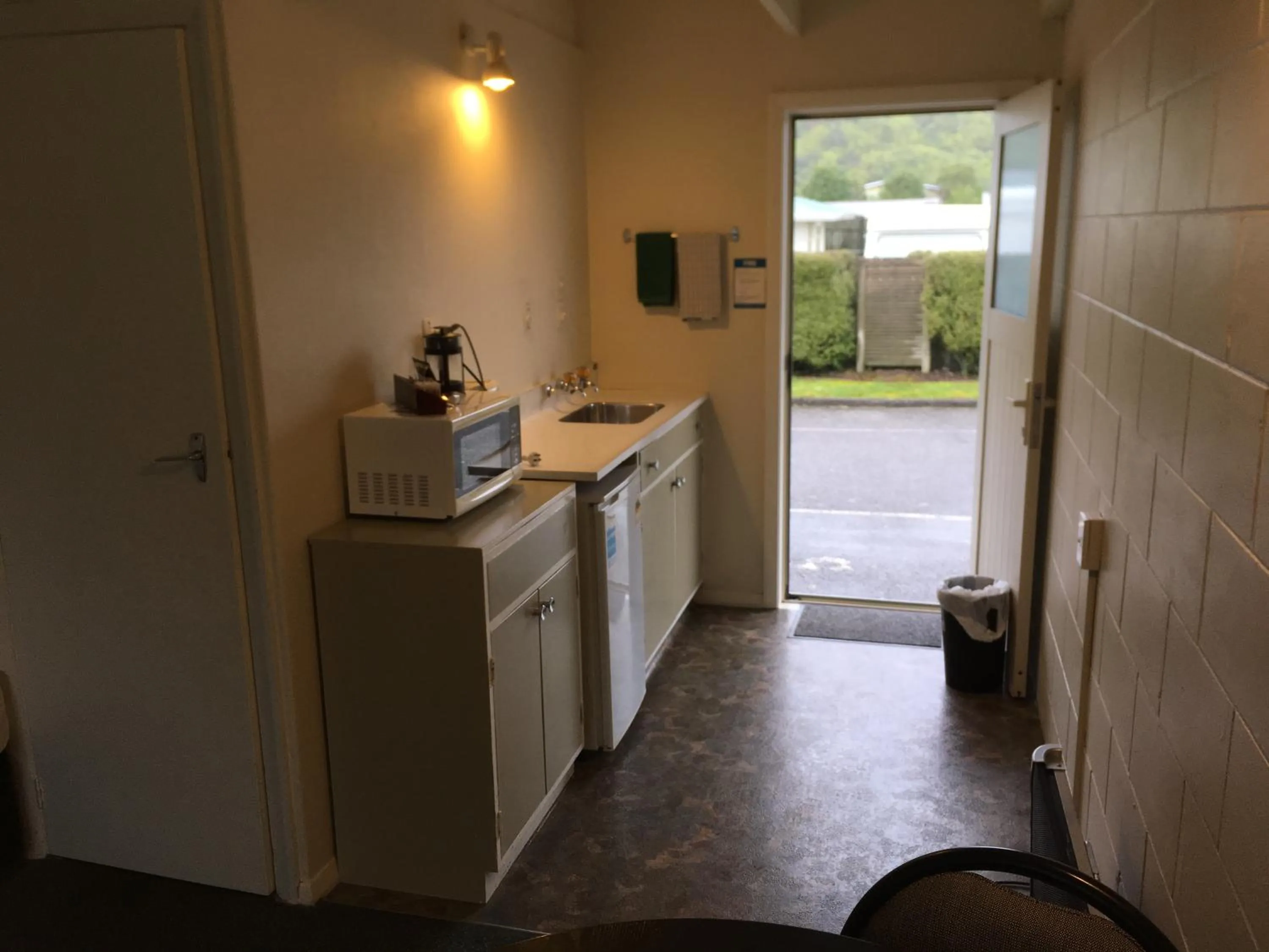 Budget Studio in 252 Beachside Motels & Holiday Park