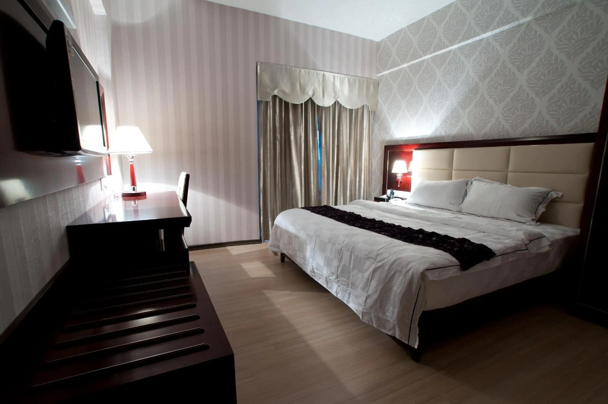 Superior Double Room in Pariss Hotel