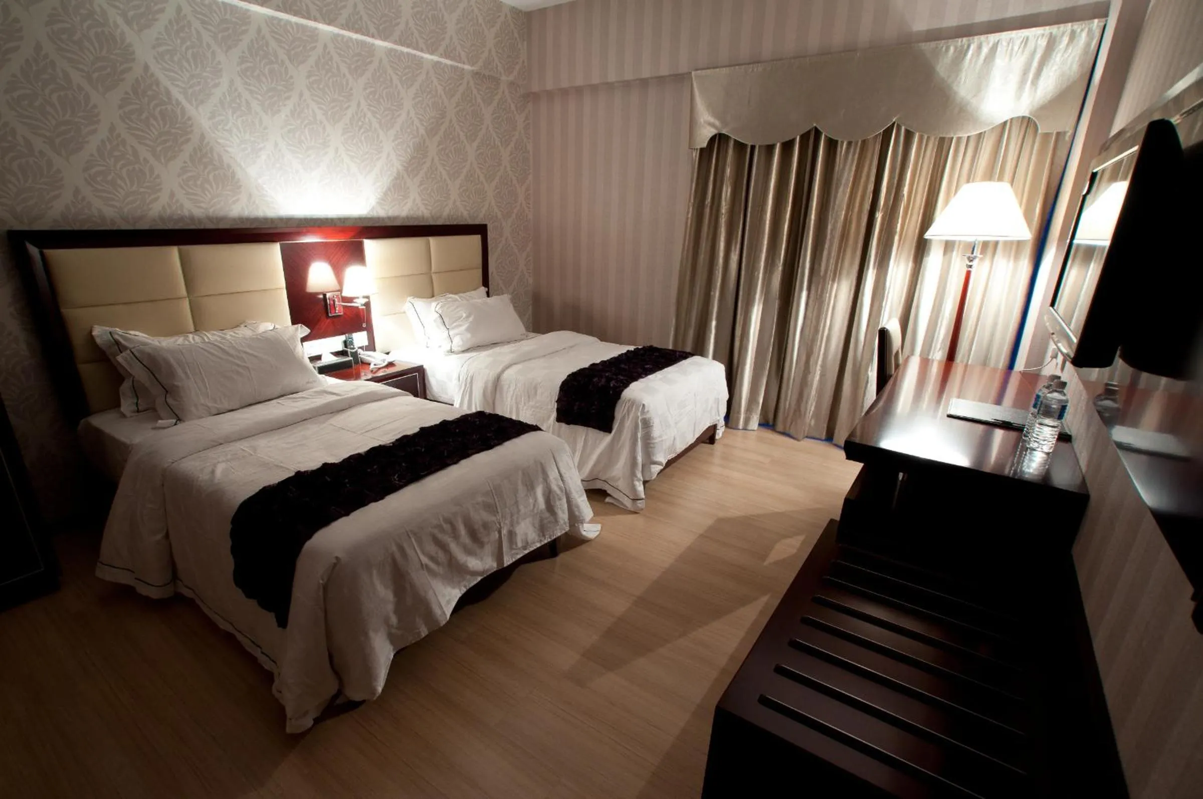 Superior Twin Room in Pariss Hotel
