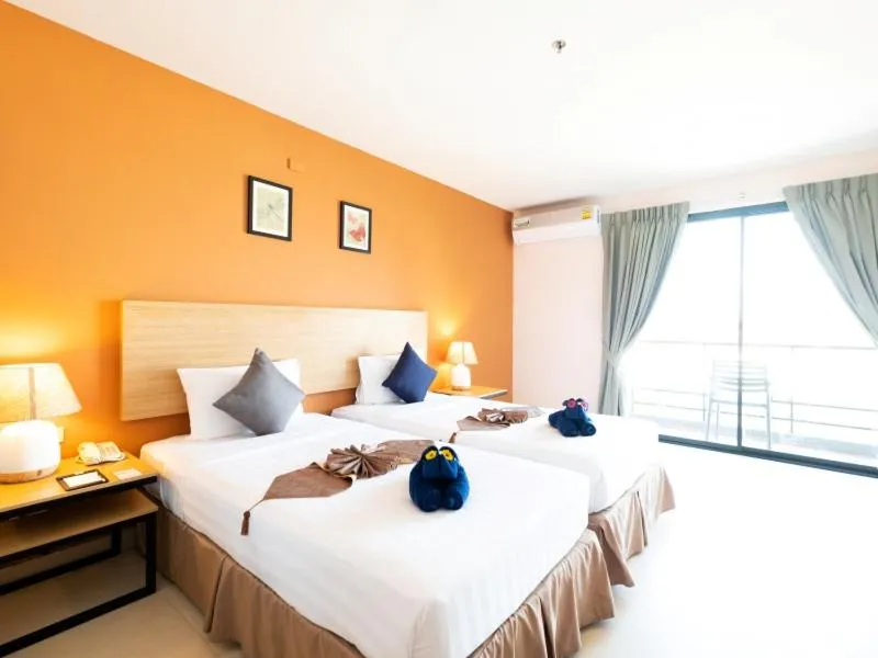 Superior Twin Room in Vogue Pattaya Hotel