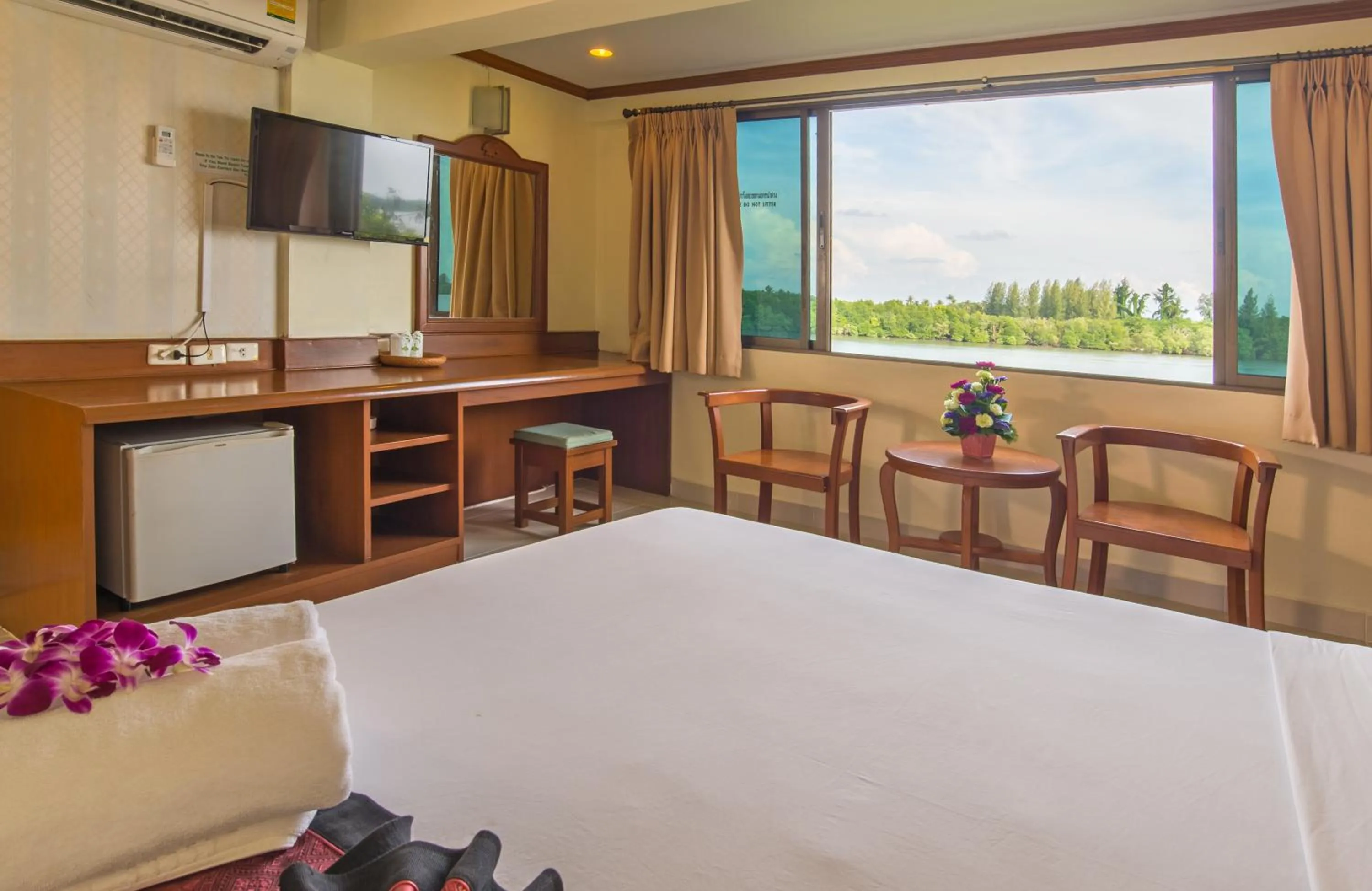 Deluxe Double Room with Sea View in Krabi City Seaview Hotel