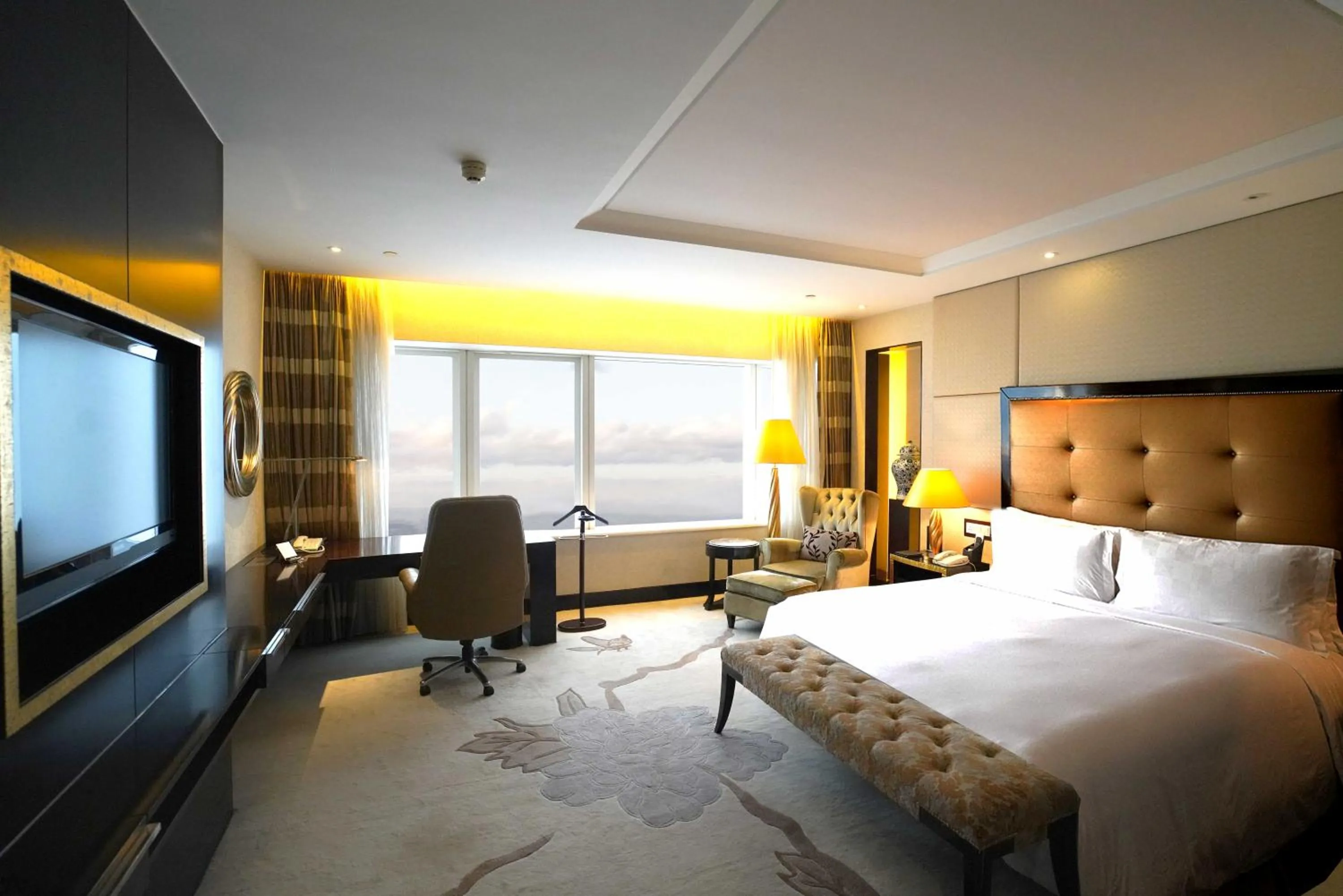 Premium King Room - Lounge Access in InterContinental Dalian by IHG