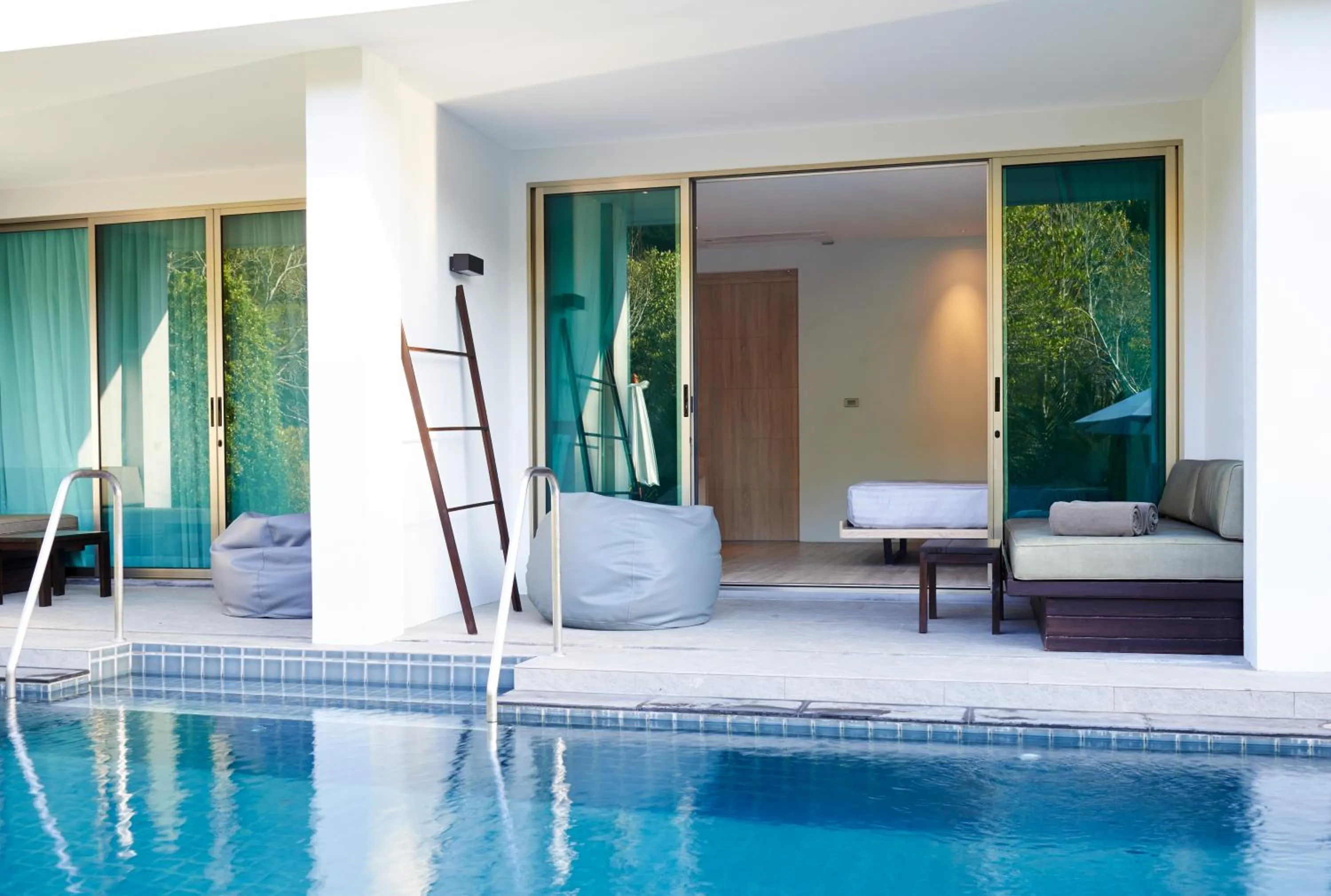 Deluxe Double Room with Pool Access in Moonlight Bay Resort