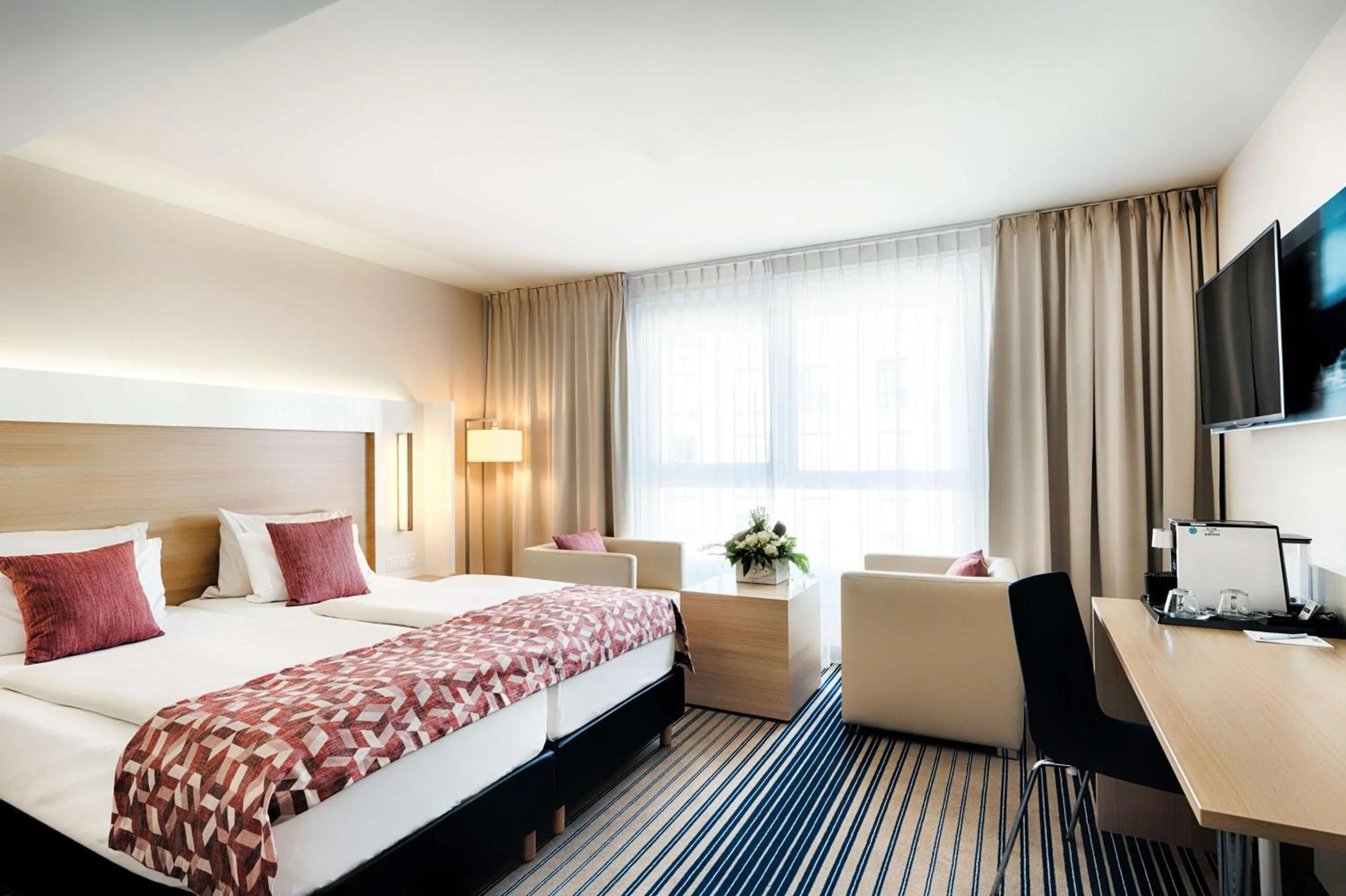 Deluxe Twin Room in Best Western Plus Welcome Hotel Frankfurt